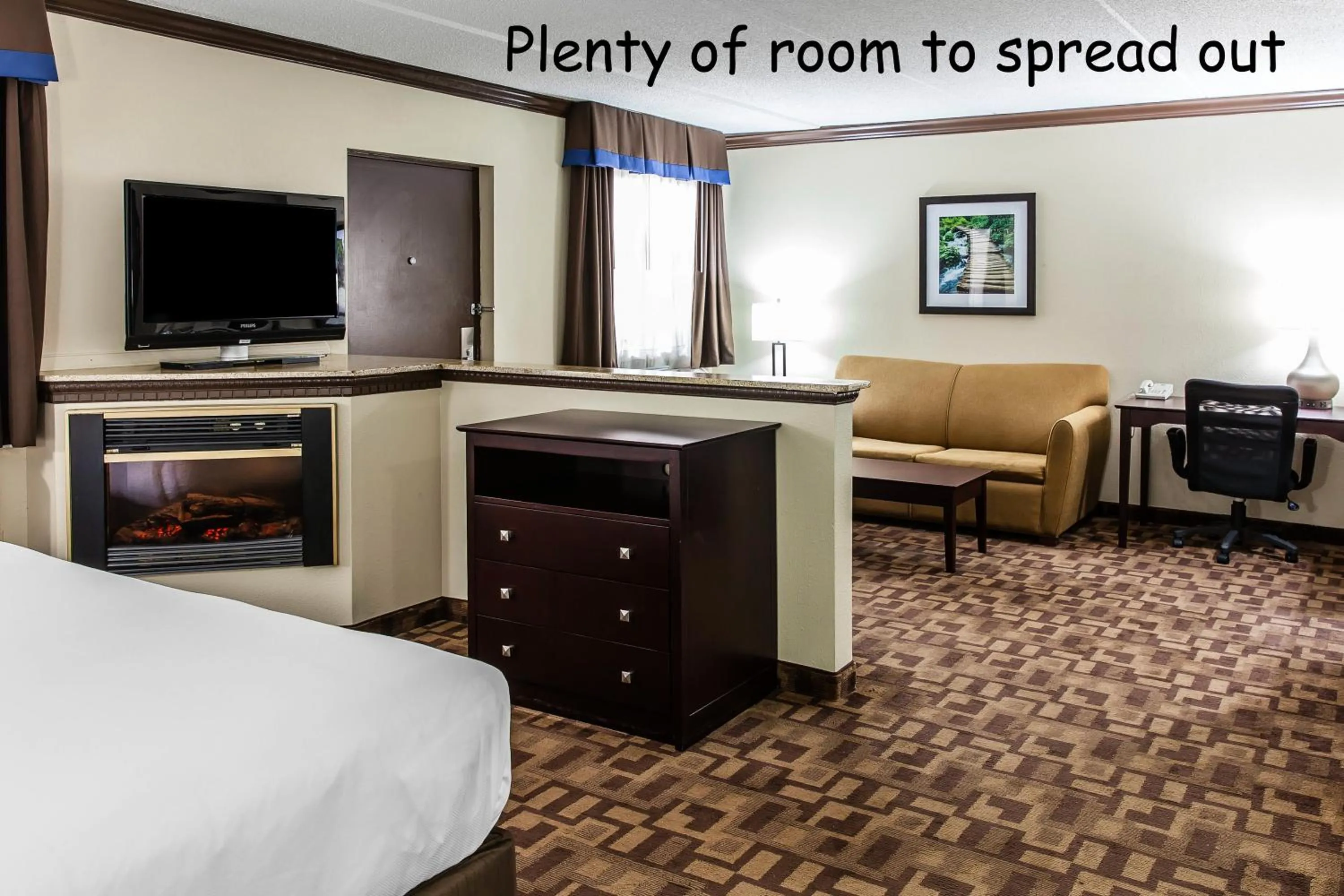 Bed in Quality Inn & Suites Quakertown-Allentown