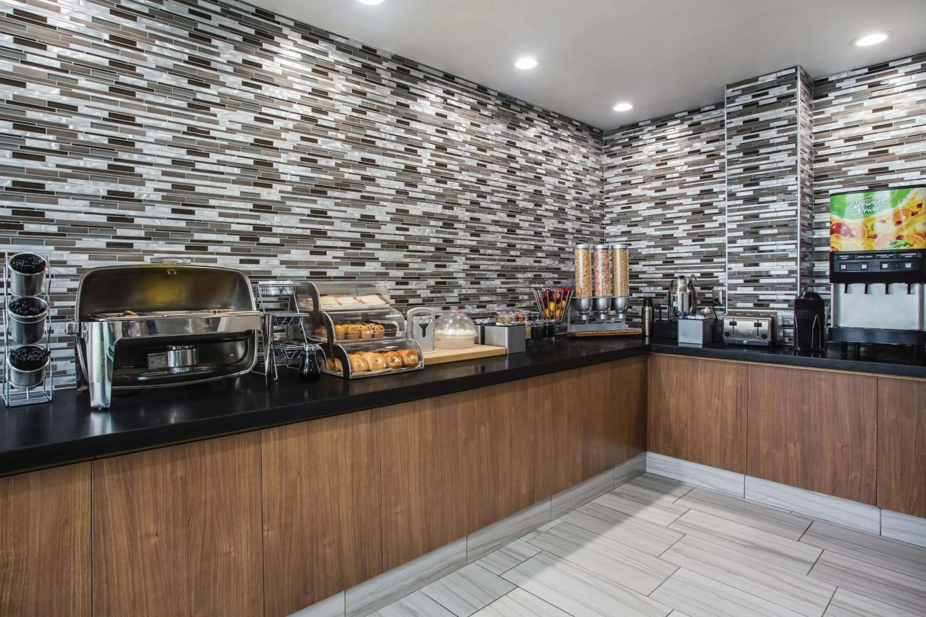 Restaurant/places to eat in La Quinta by Wyndham Winchester