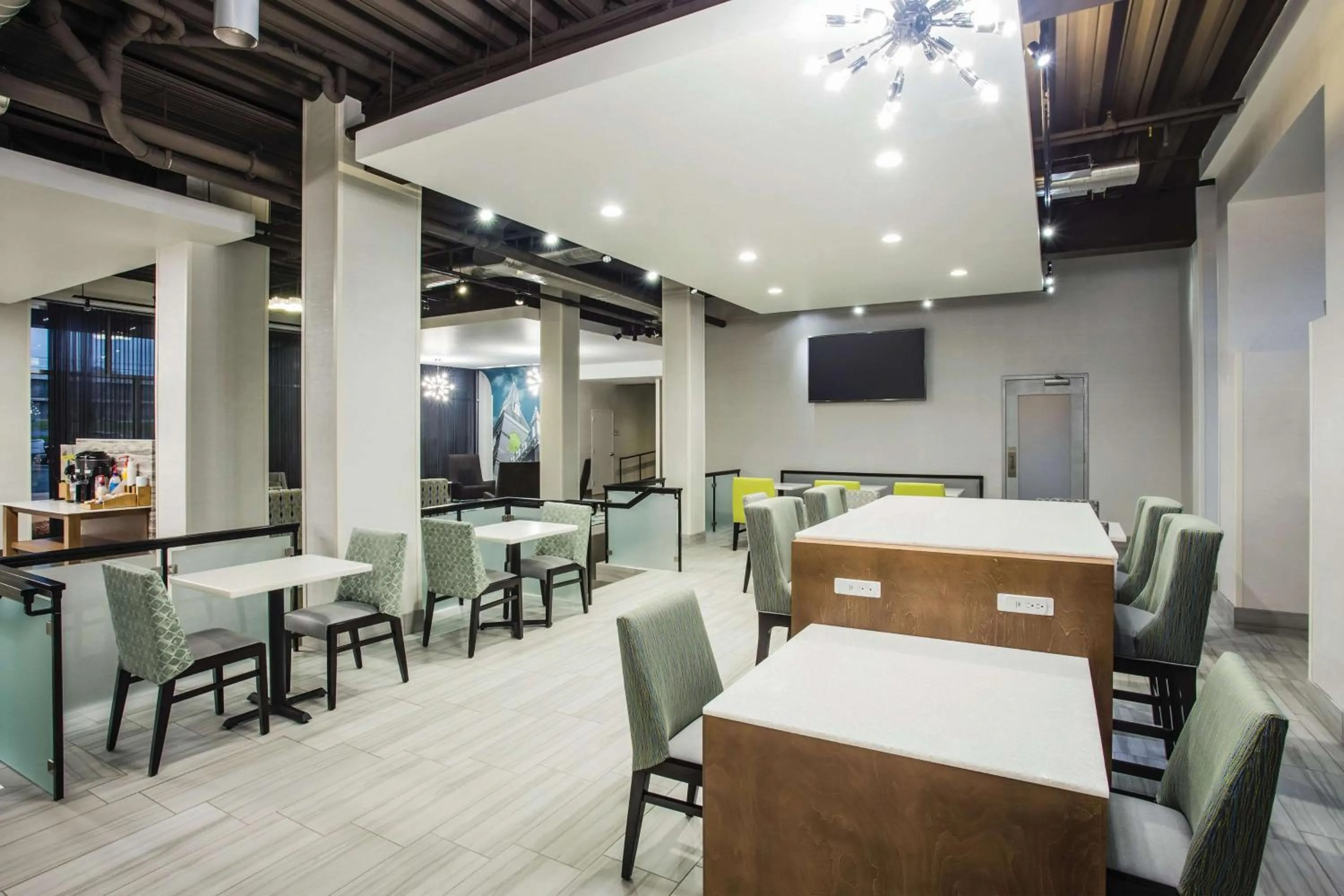 Restaurant/places to eat in La Quinta by Wyndham Winchester