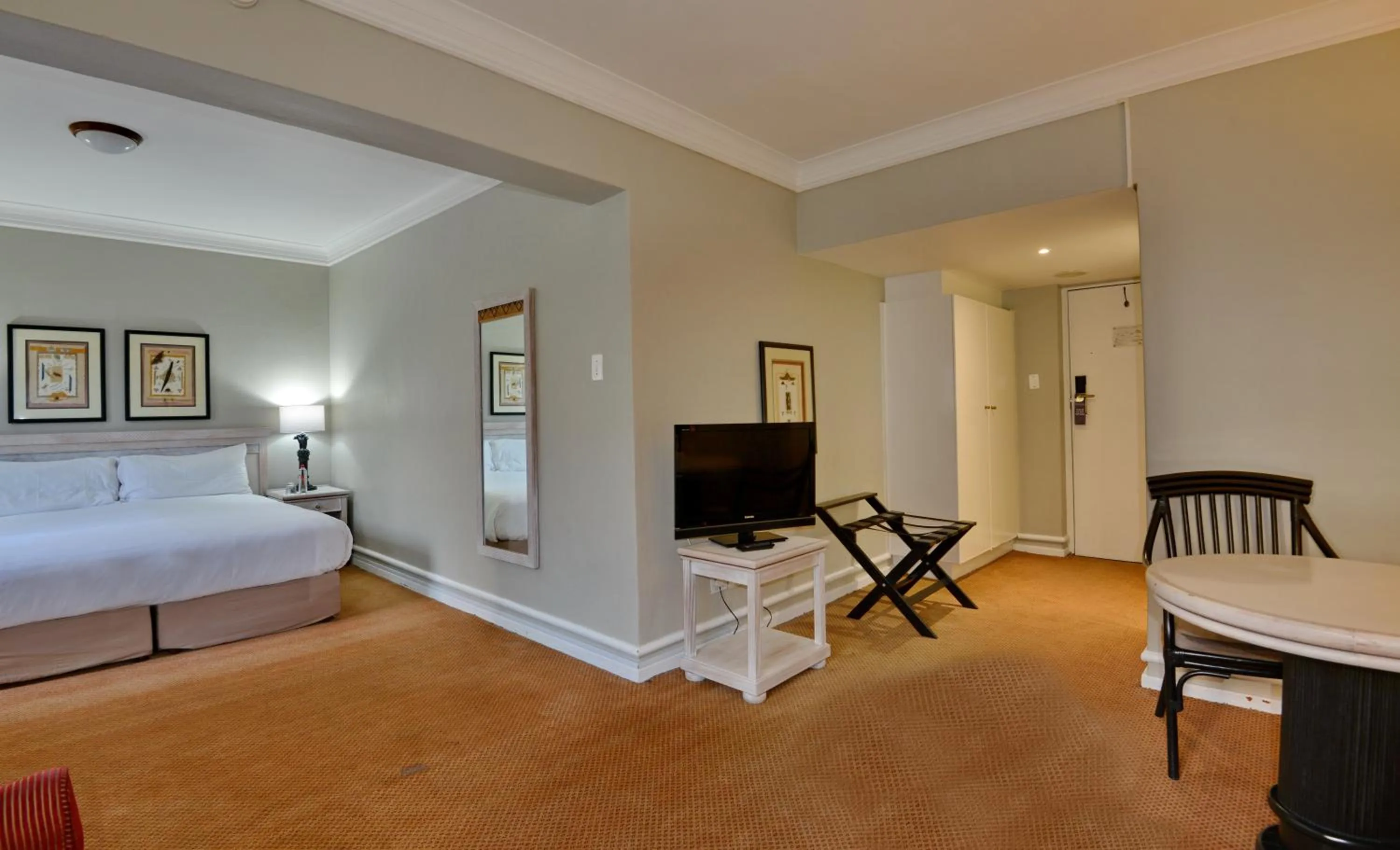 Living room, Bed in The Capetonian - Halal