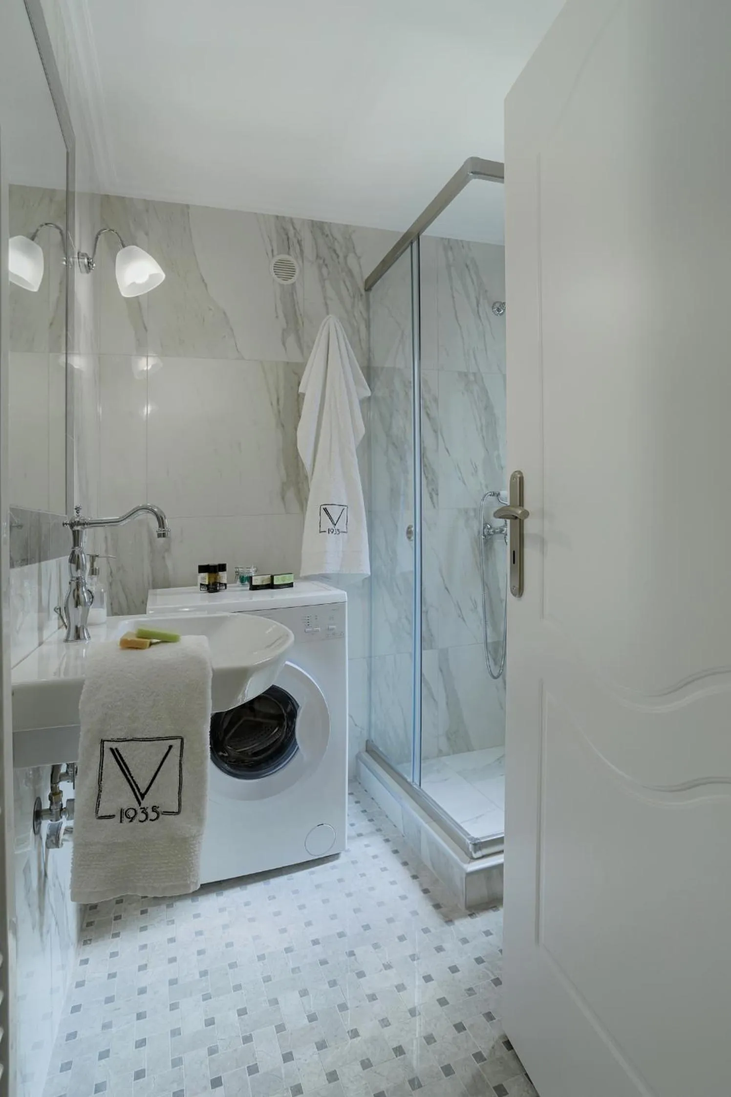 Bathroom in V1935 Luxurious Apartments