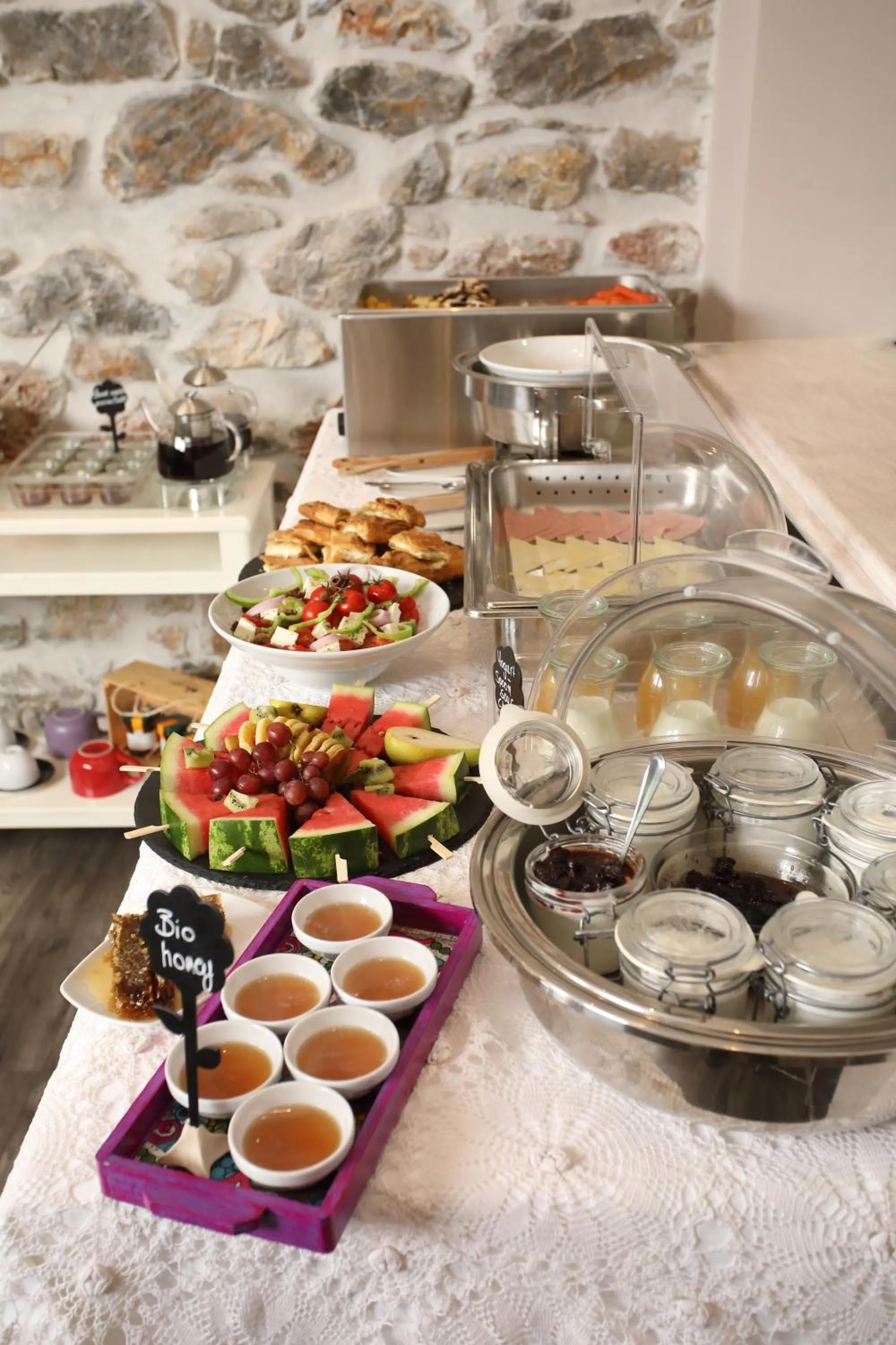 Breakfast in V1935 Luxurious Apartments