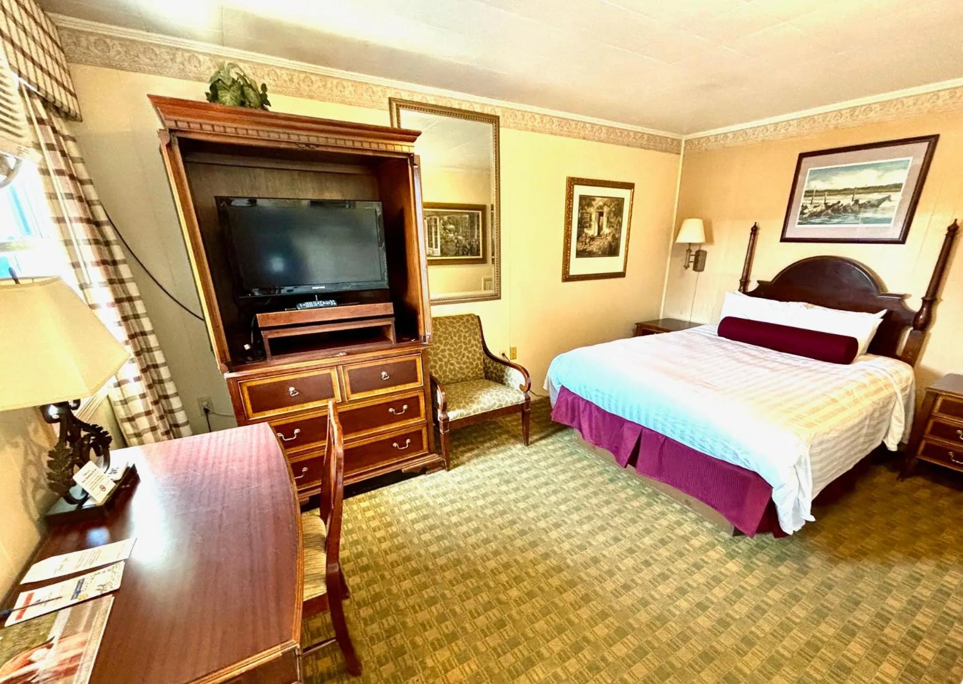 Bed in The Maddox Inn