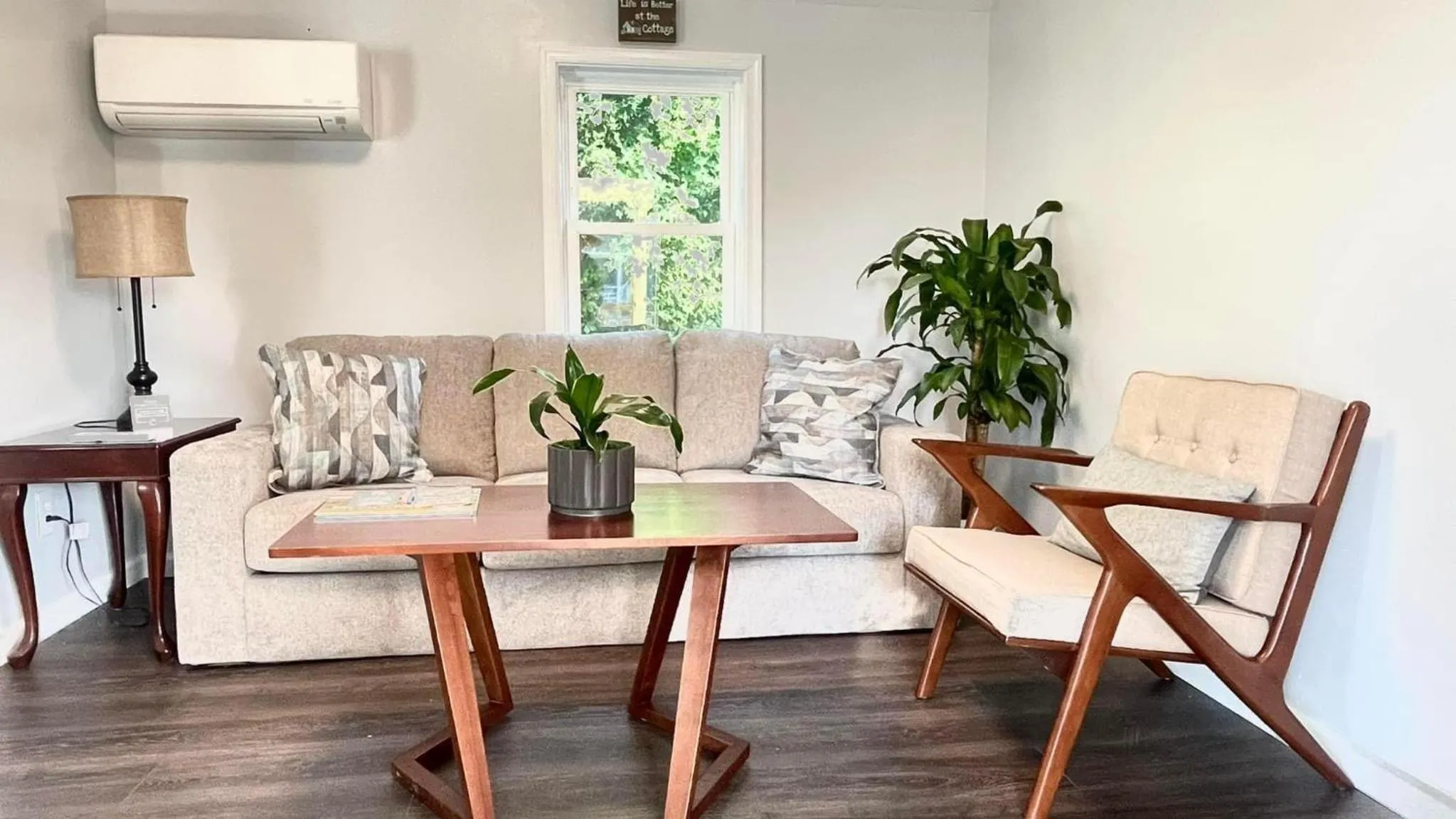 Living room in The Maddox Inn