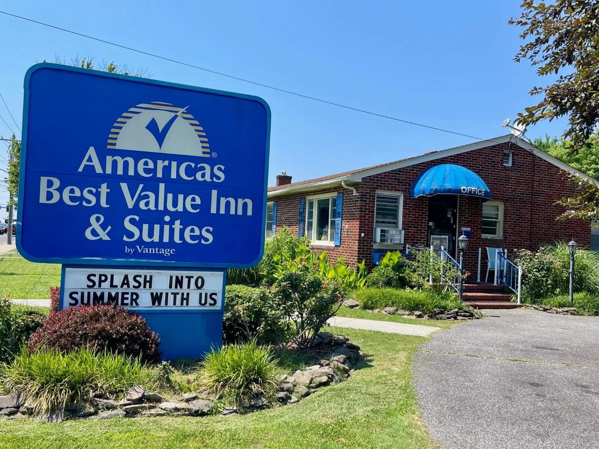 Property building in Americas Best Value Inn Chincoteague