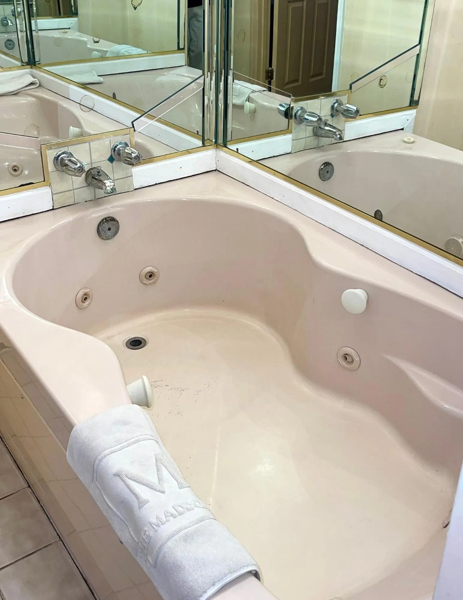 Bath in The Maddox Inn