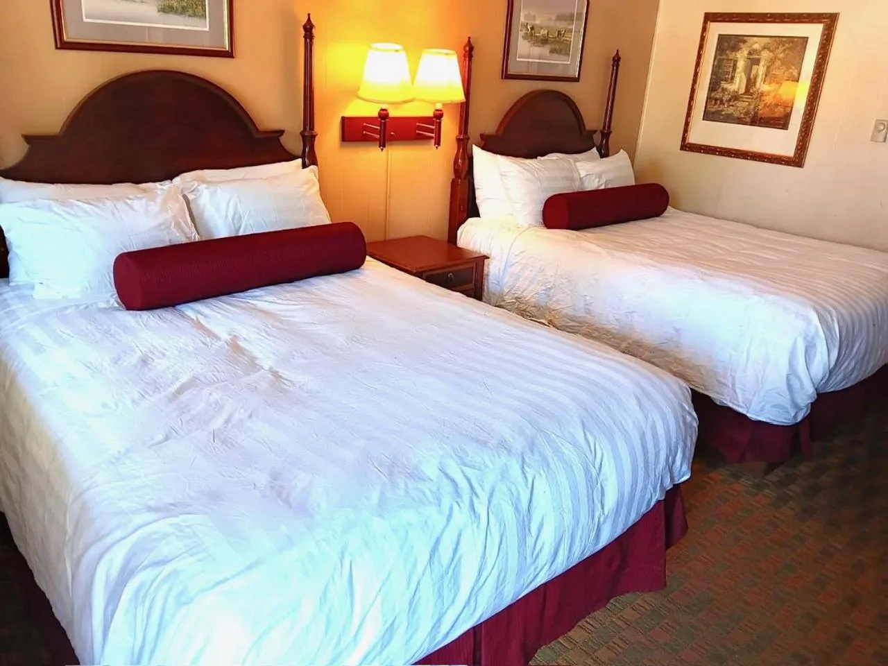 Bed in The Maddox Inn