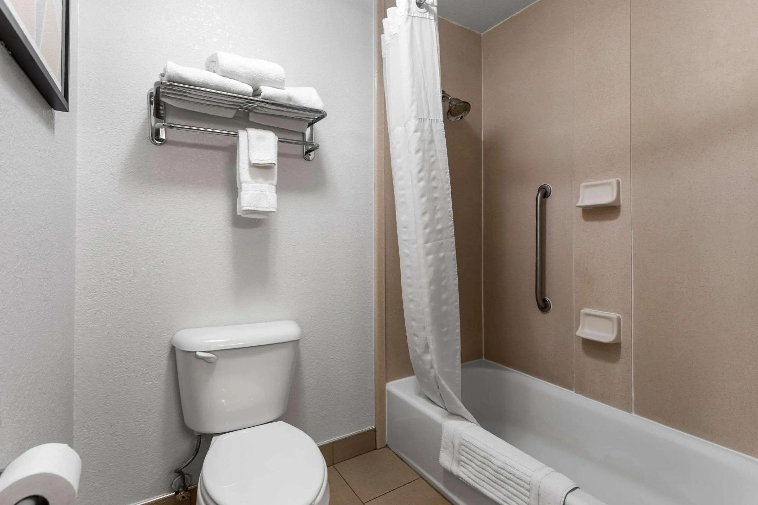 Bathroom in Comfort Inn & Suites Kenosha-Pleasant Prairie