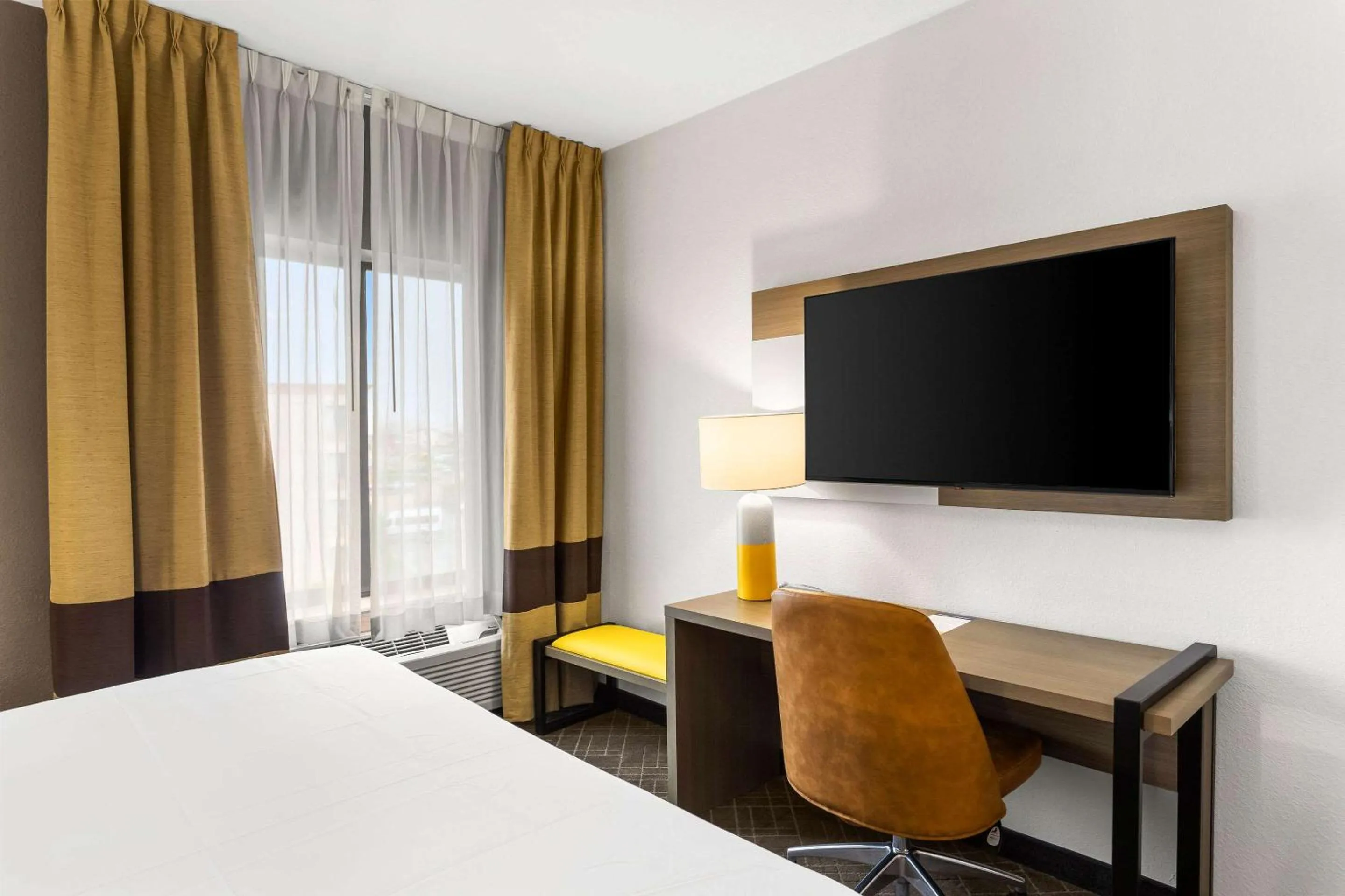 Bedroom, Bed in Comfort Inn & Suites Kenosha-Pleasant Prairie