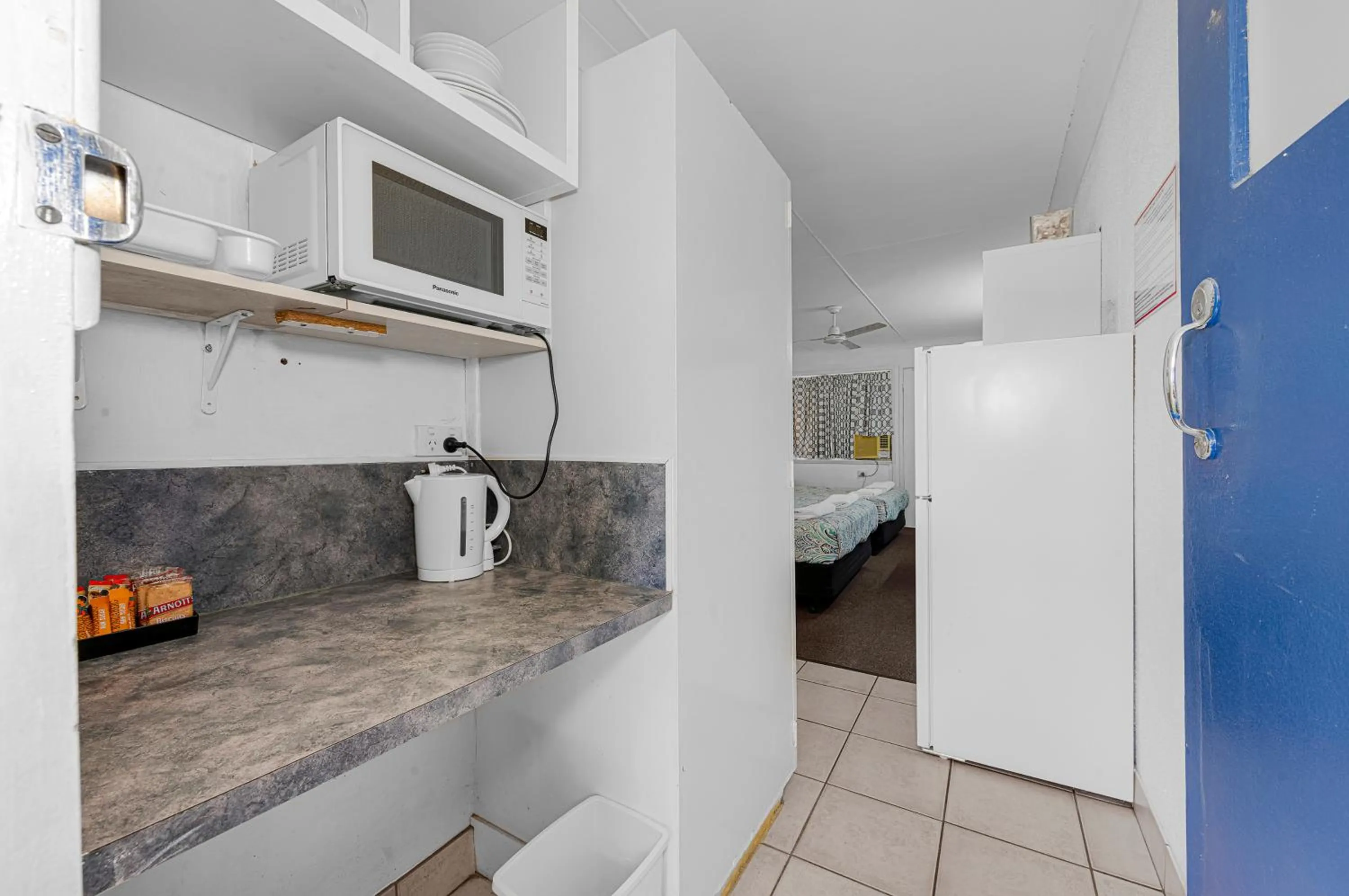 Kitchen or kitchenette in Bundaberg Coral Villa Motor Inn