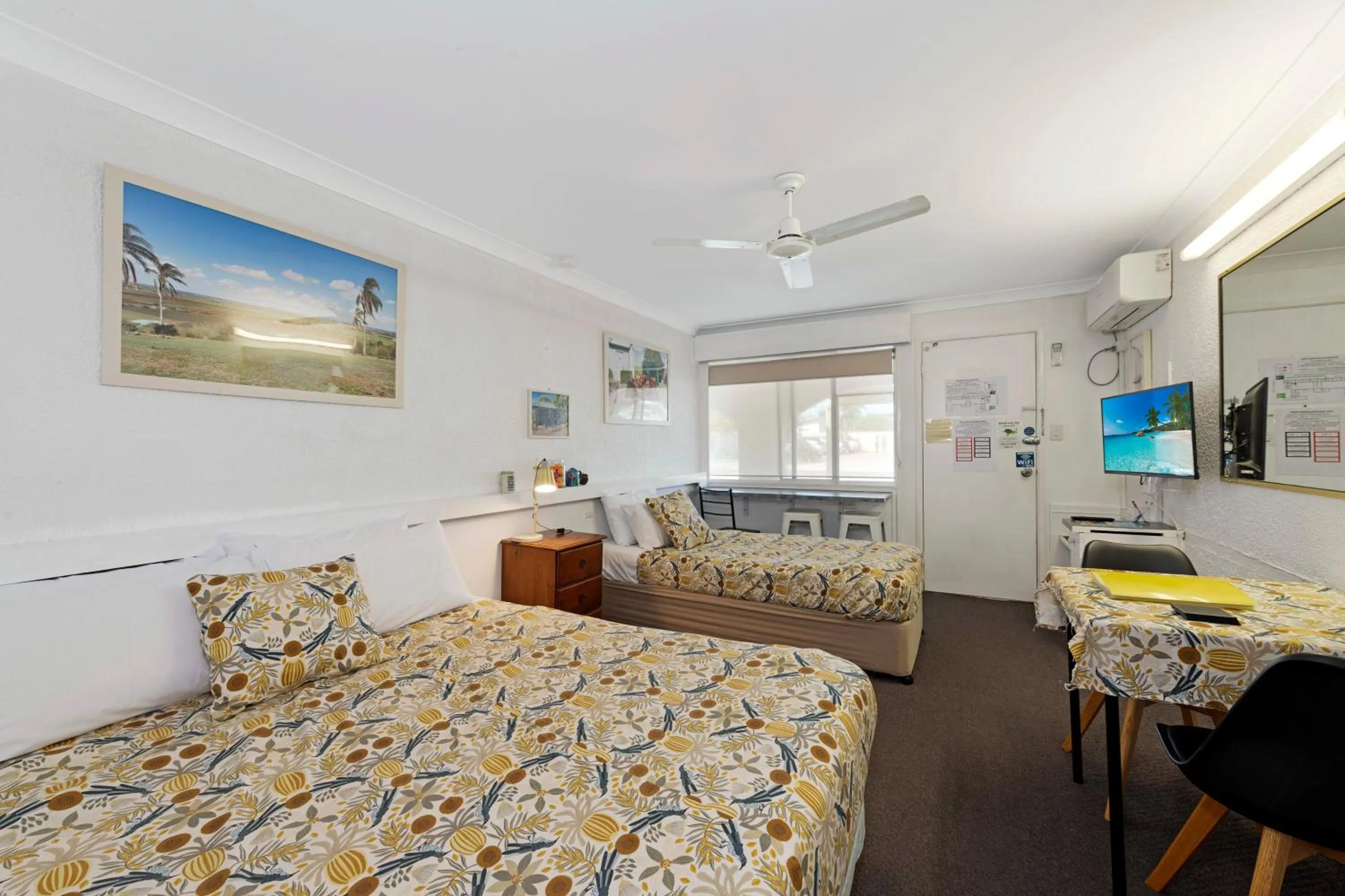 VIP, Bed in Bundaberg Coral Villa Motor Inn