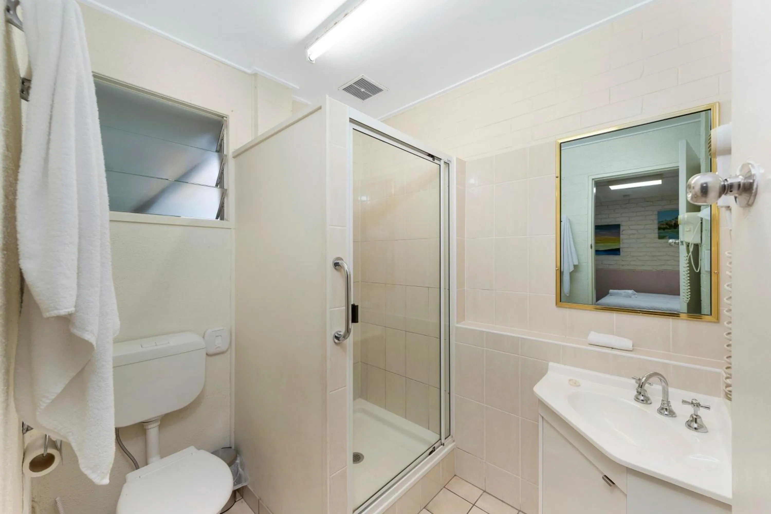 Toilet in Bundaberg Coral Villa Motor Inn