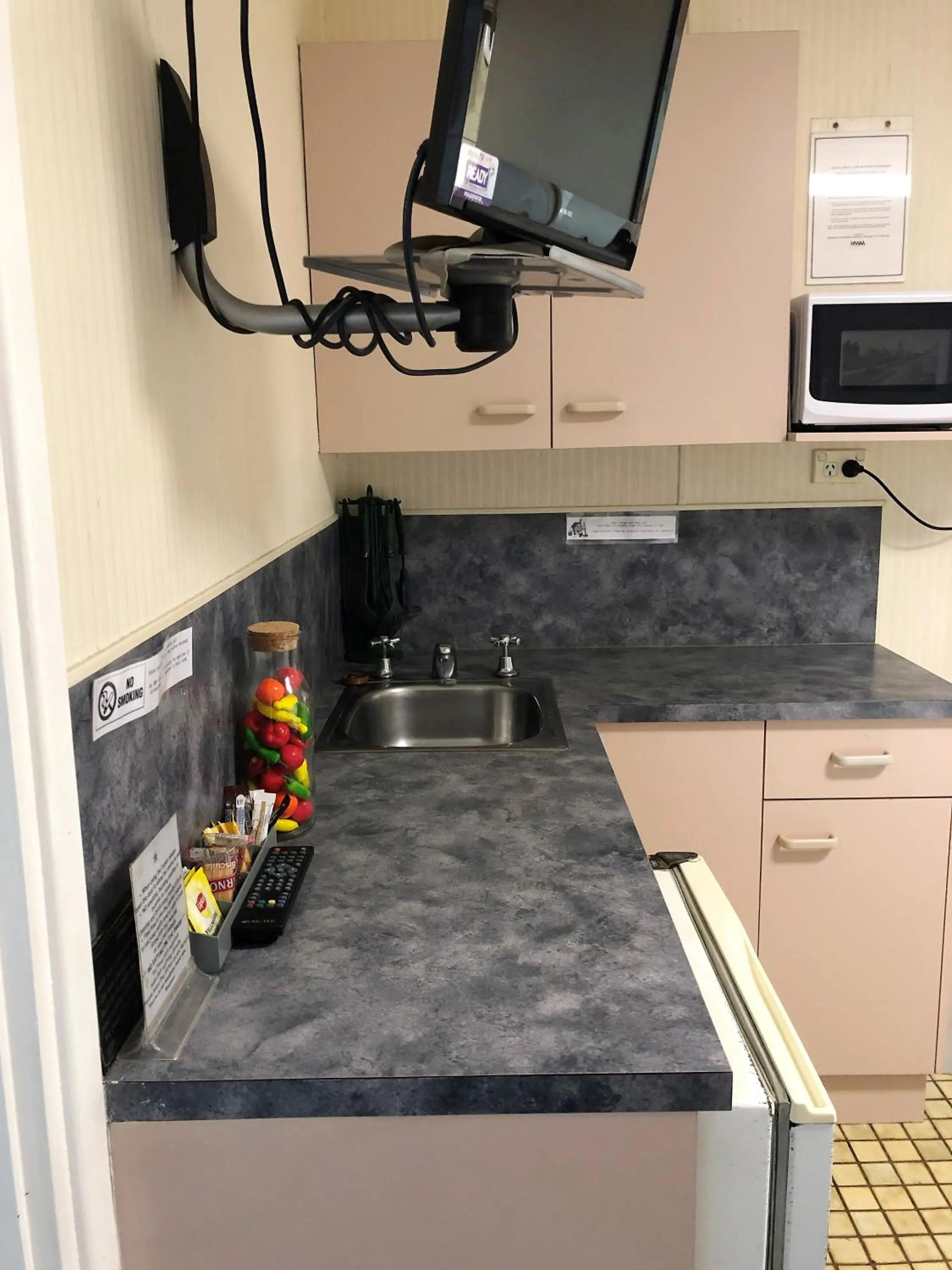 Kitchen or kitchenette in Bundaberg Coral Villa Motor Inn