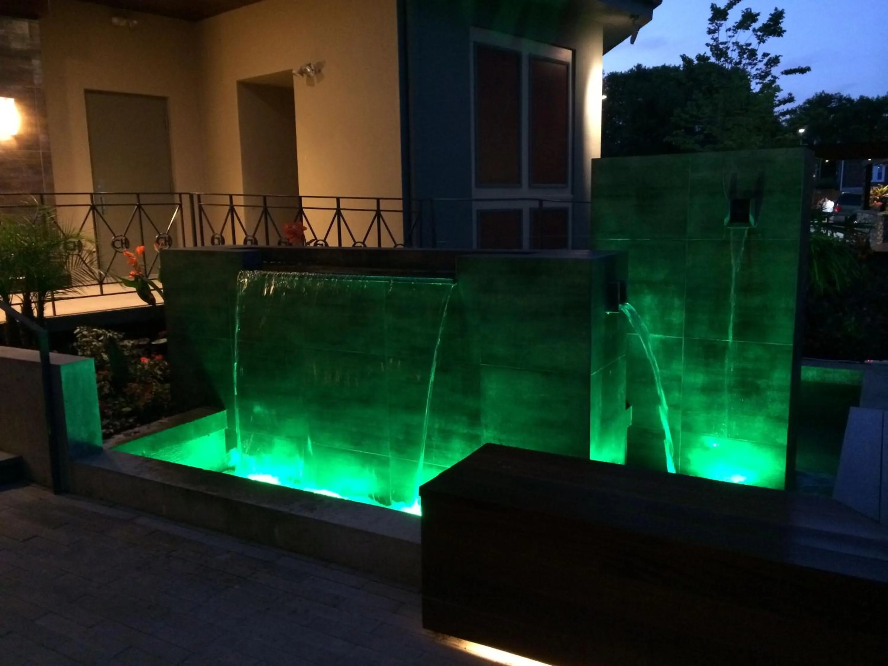 Facade/entrance in Chestnut Hill Hotel