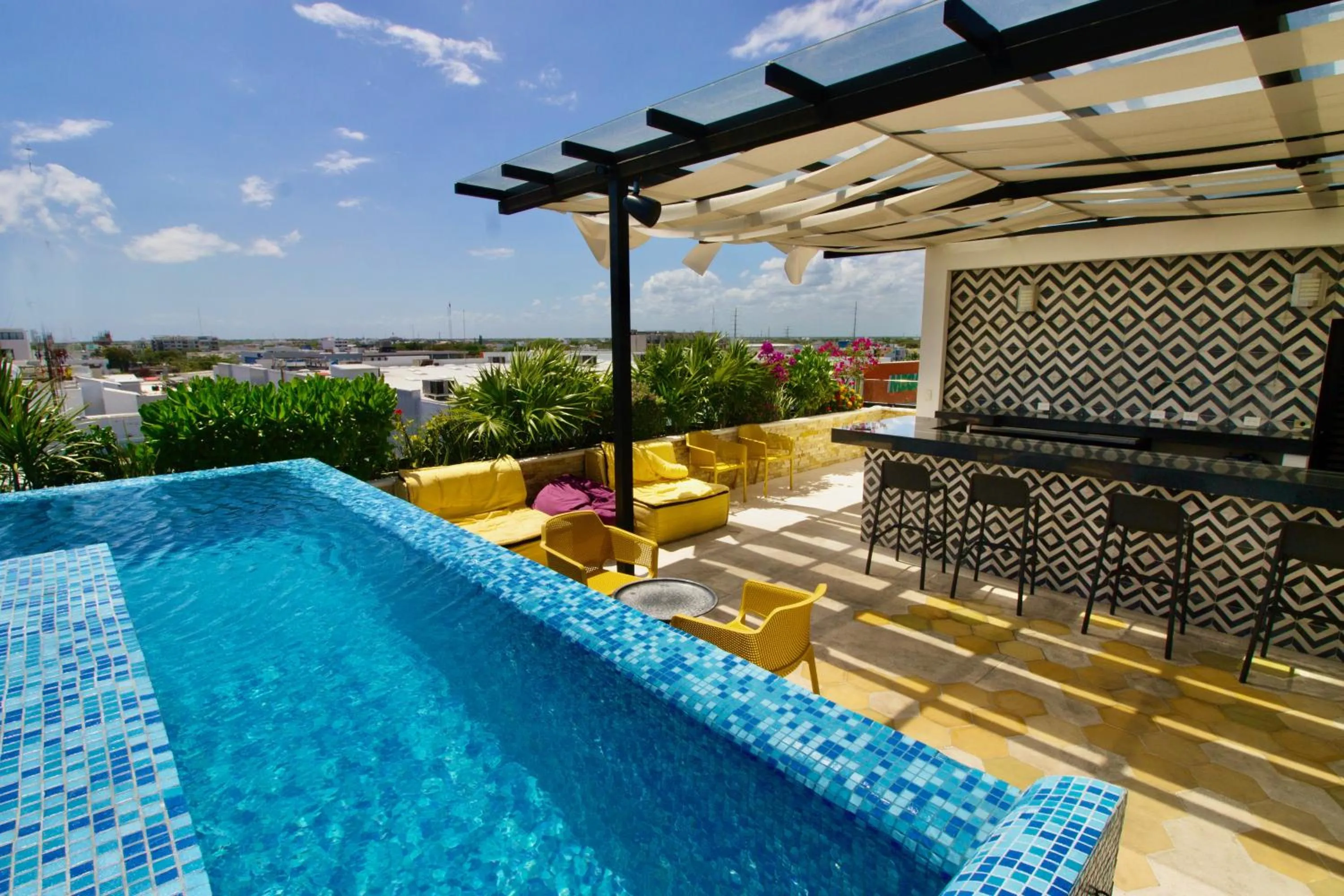 Swimming pool in Menesse the City by Casago