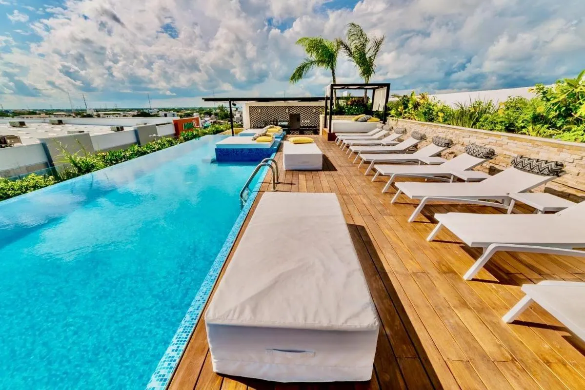 Swimming pool in Menesse the City by Casago