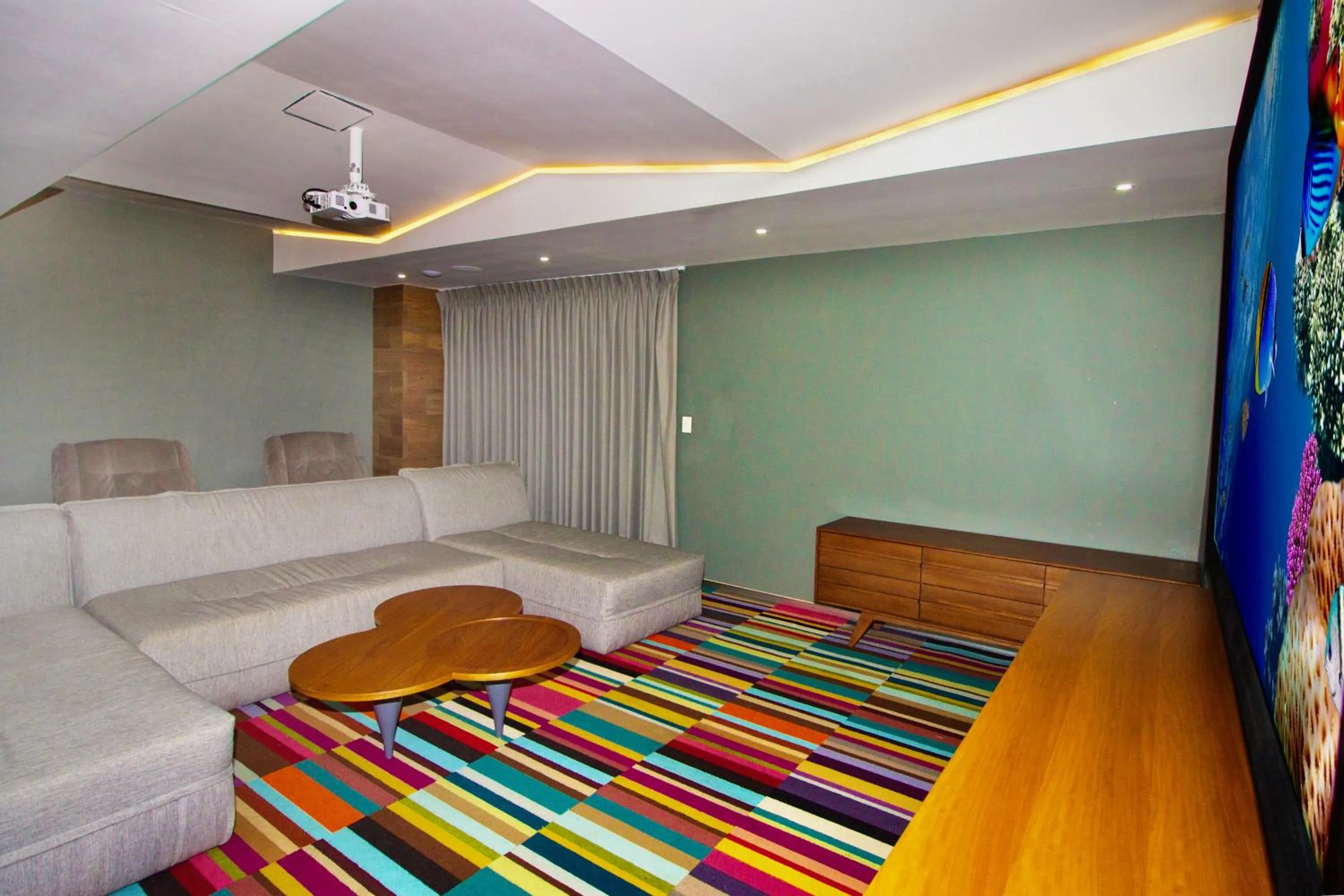 Communal lounge/ TV room, Bed in Menesse the City by Casago