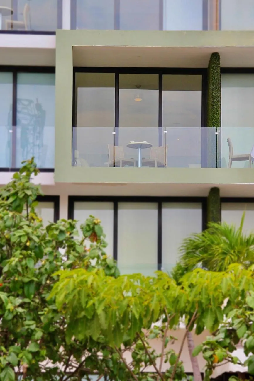 Balcony/Terrace in Menesse the City by Casago