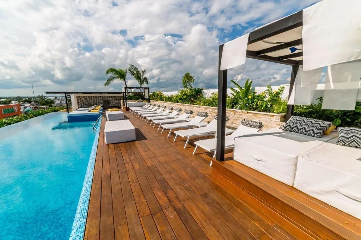 Swimming pool in Menesse the City by Casago