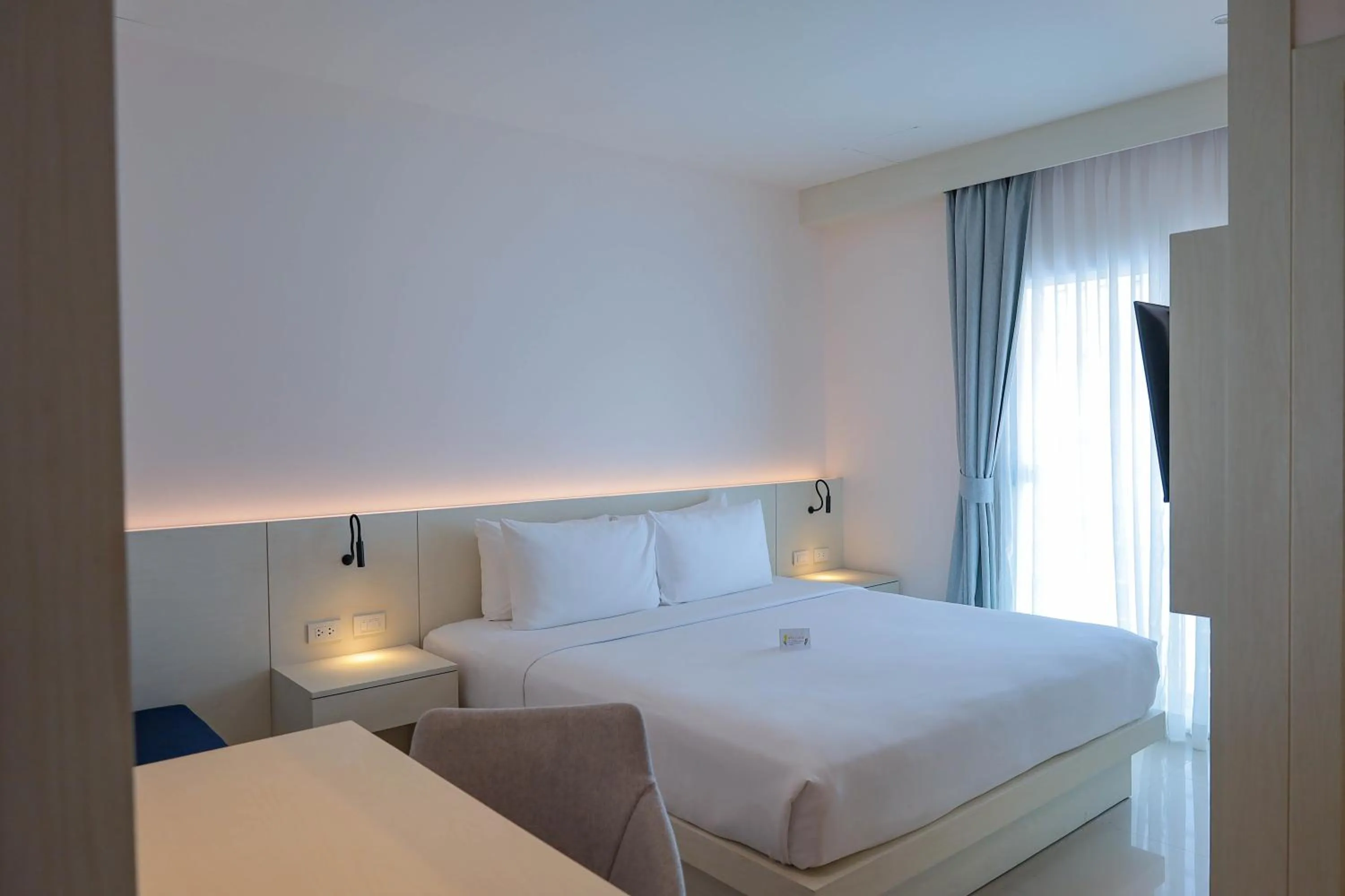 Bedroom, Bed in Amata Patong