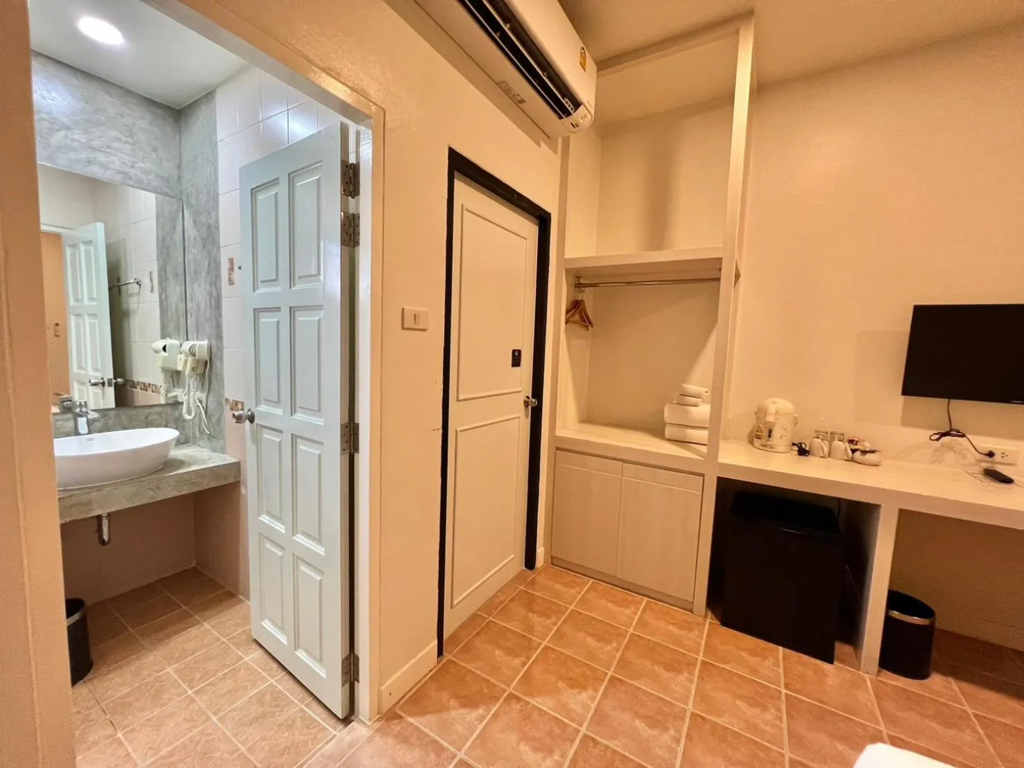 Photo of the whole room in Amata Patong