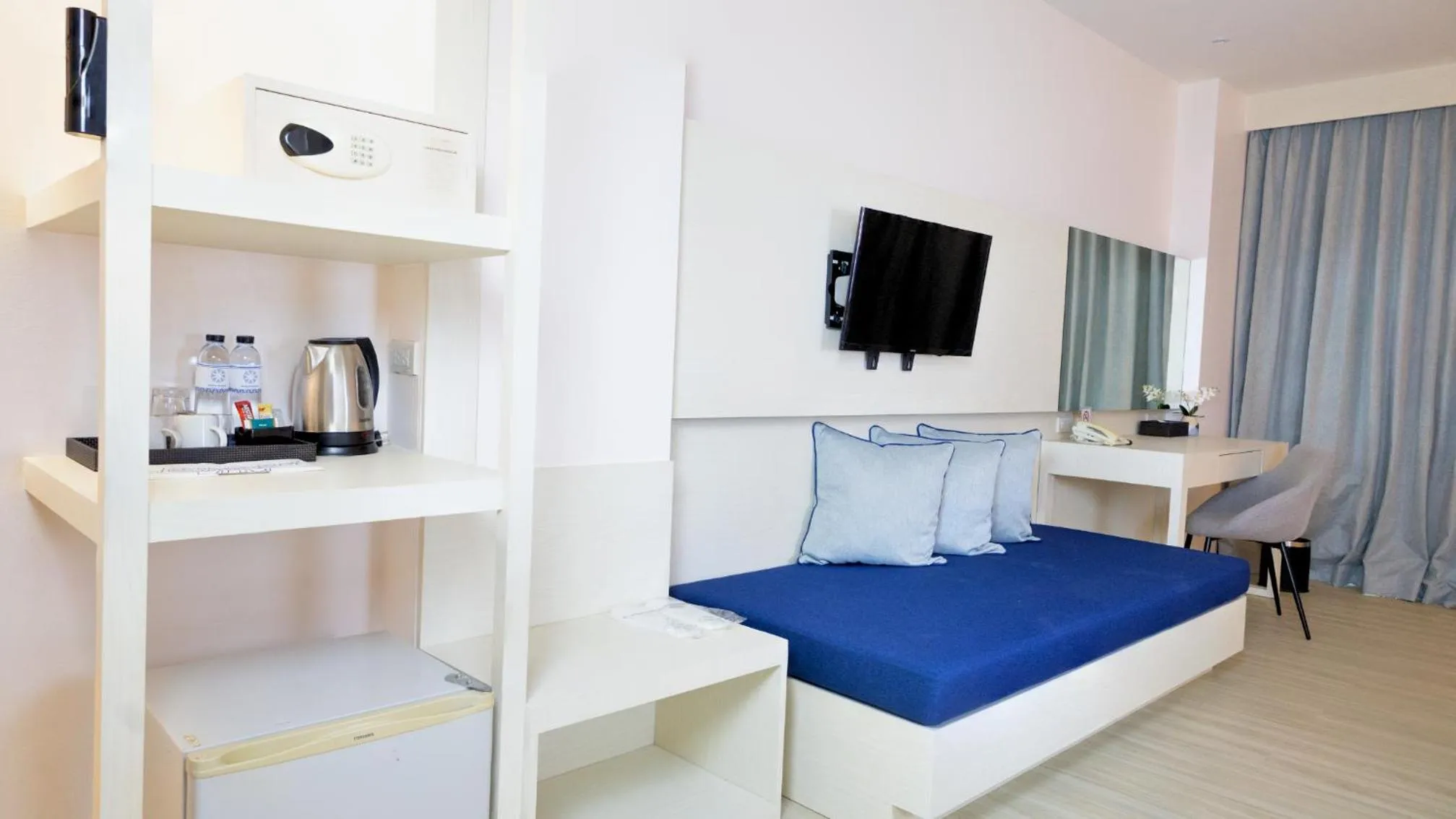 Photo of the whole room, Bed in Amata Patong