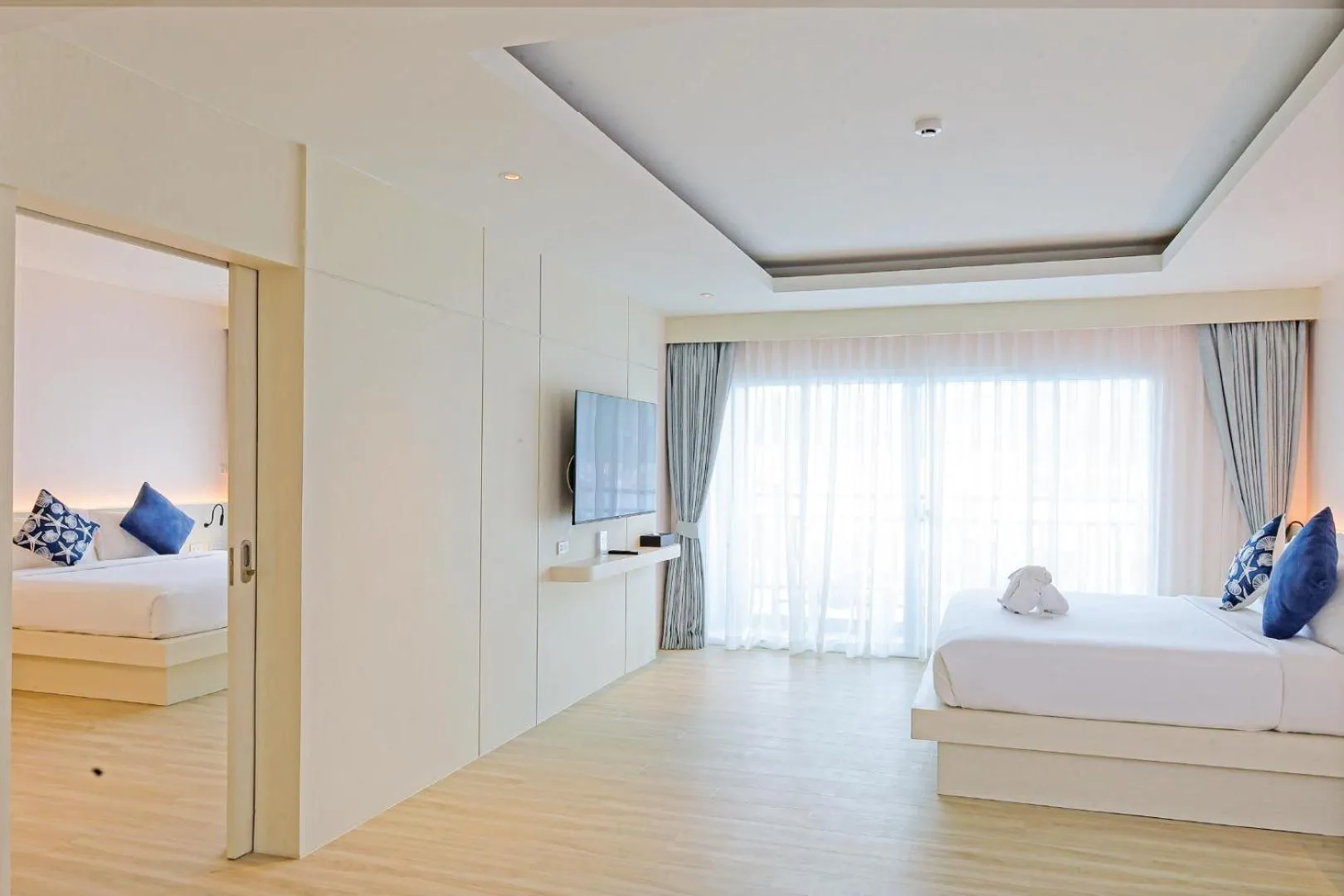 Photo of the whole room, Bed in Amata Patong