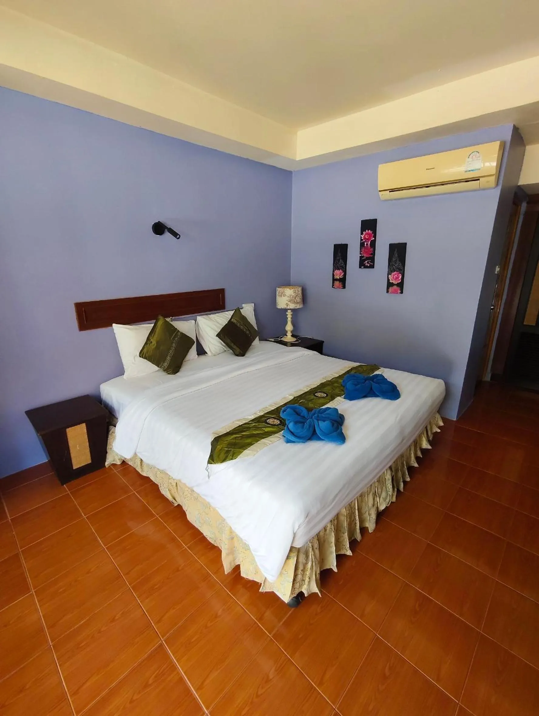 Bed in Grand Thai House Resort Lamai