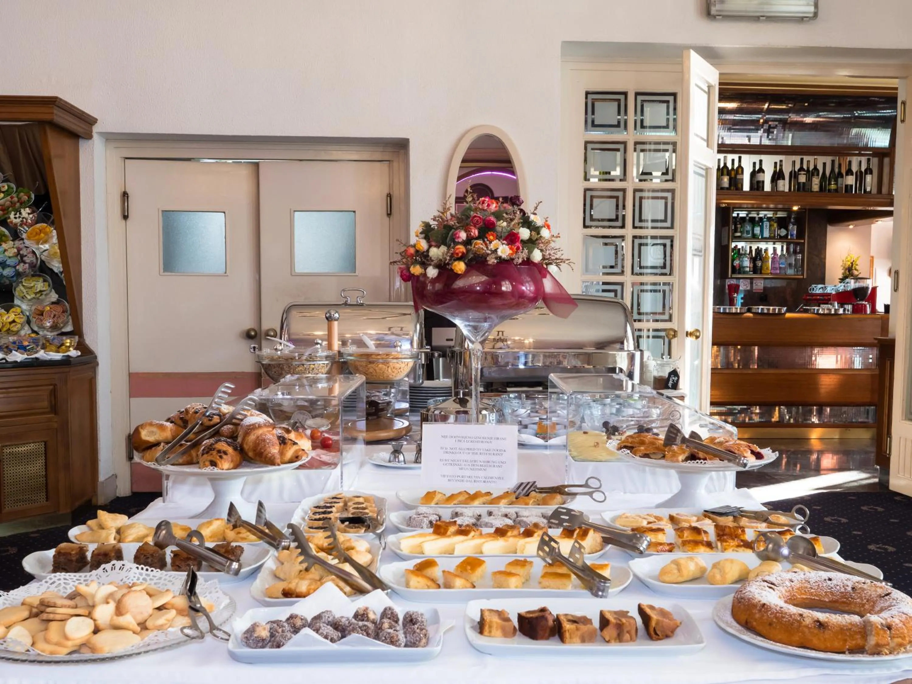 Breakfast in Hotel Galeb