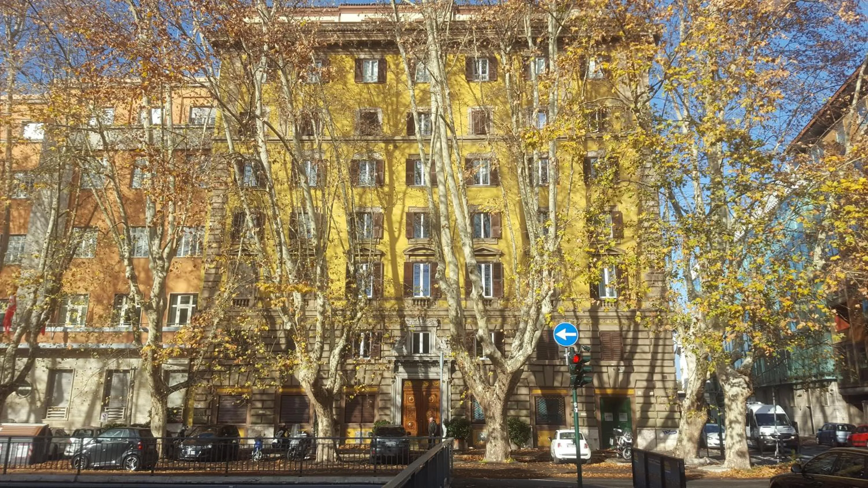 Facade/entrance in Via Veneto Luxury Suites