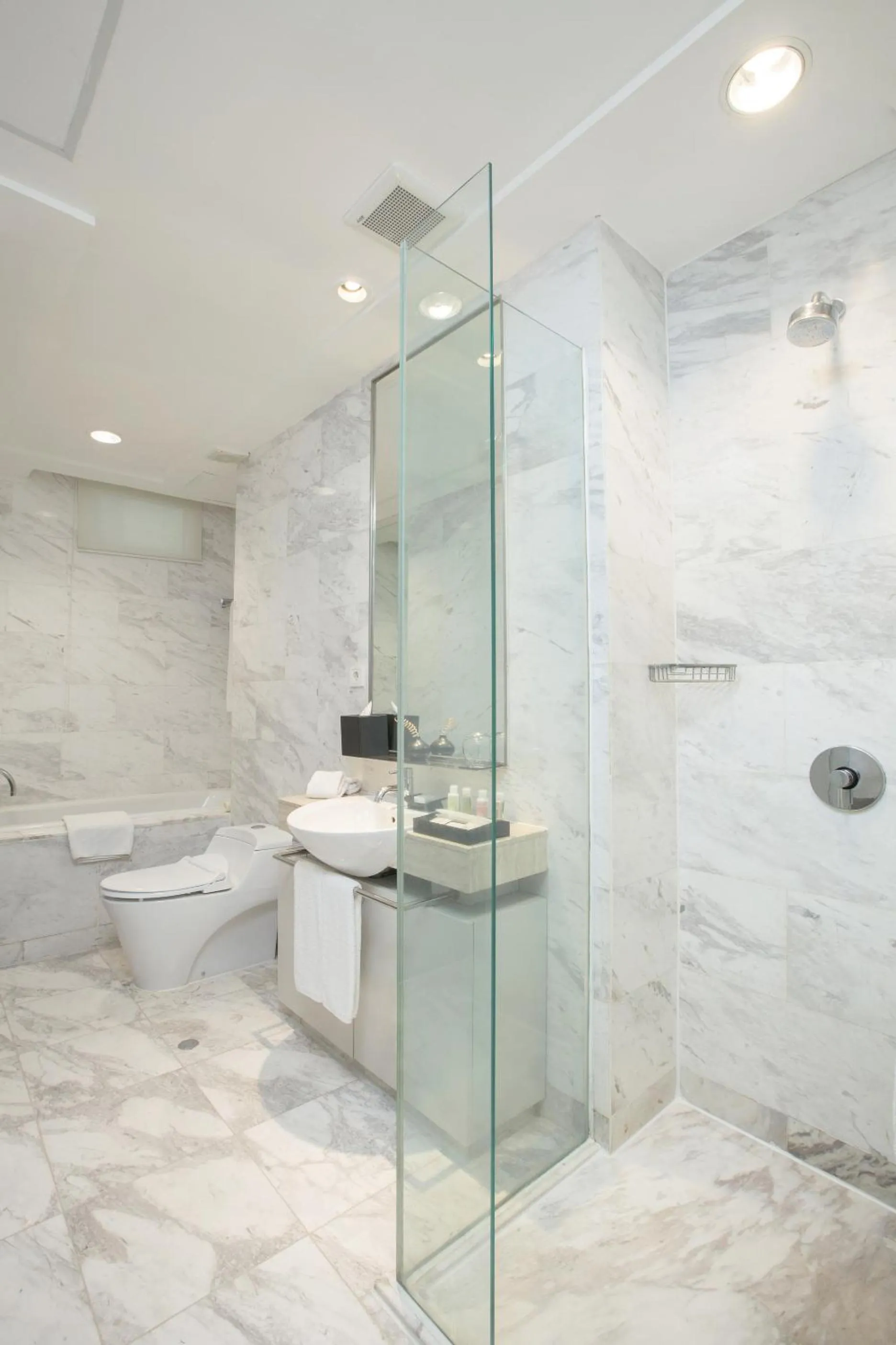Shower in Fraser Residence Sudirman Jakarta