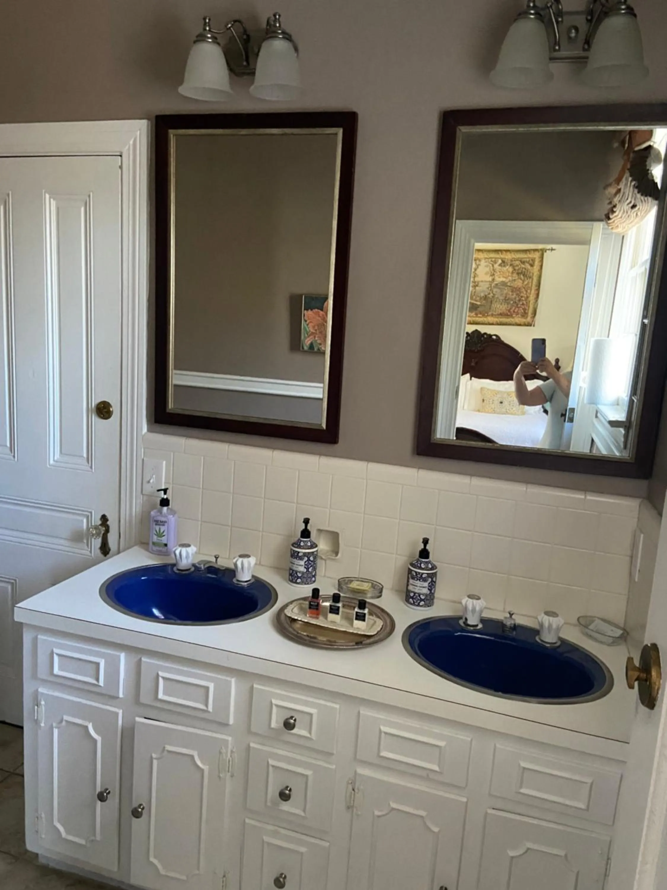 Bathroom in Springwood Inn