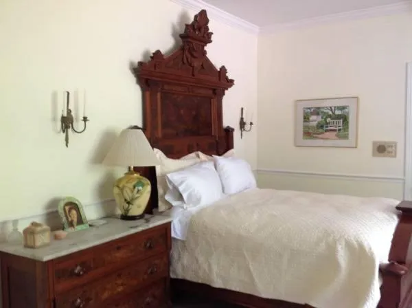 Bed in Springwood Inn