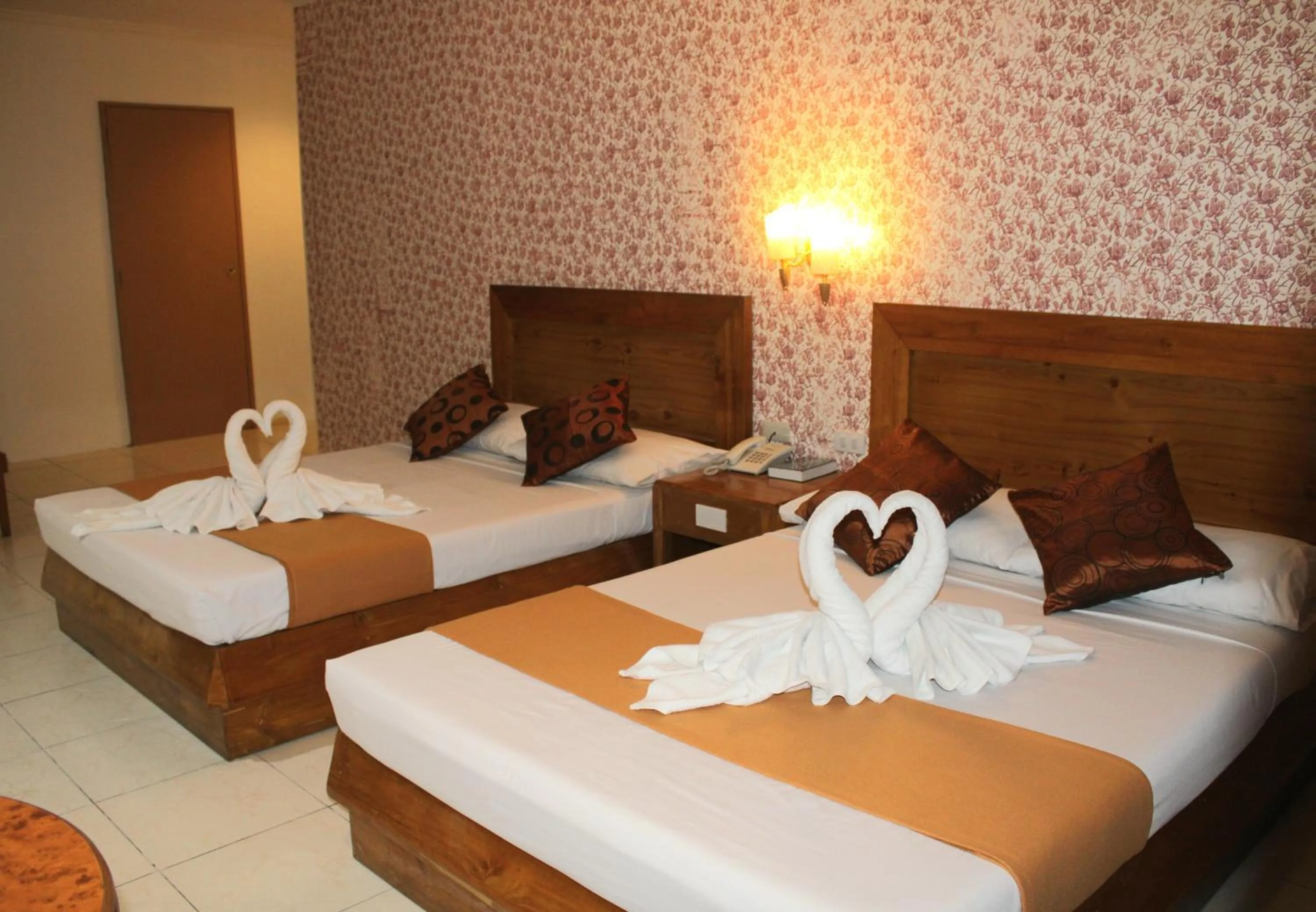 Bed in Rosas Garden Hotel