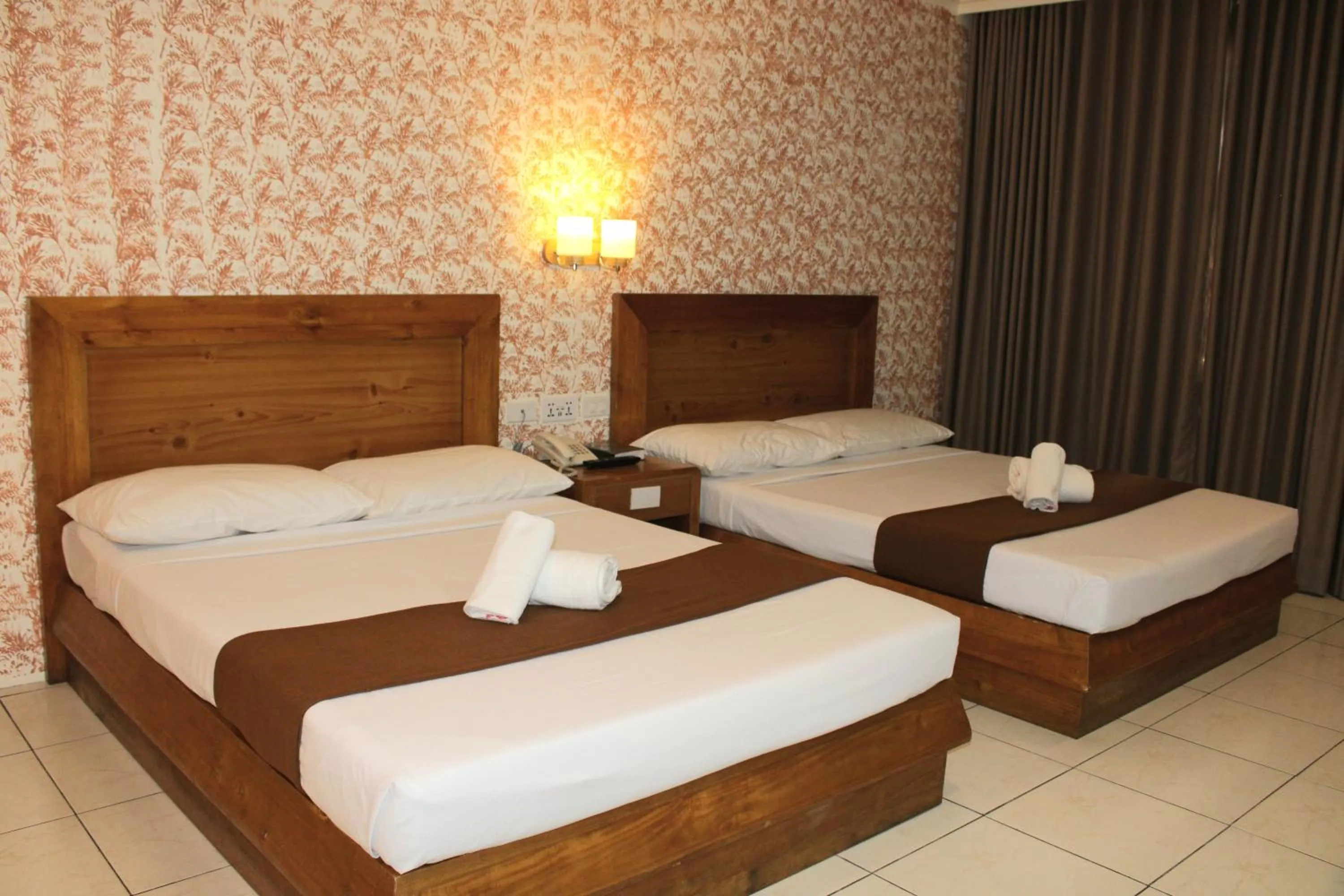 Bed in Rosas Garden Hotel