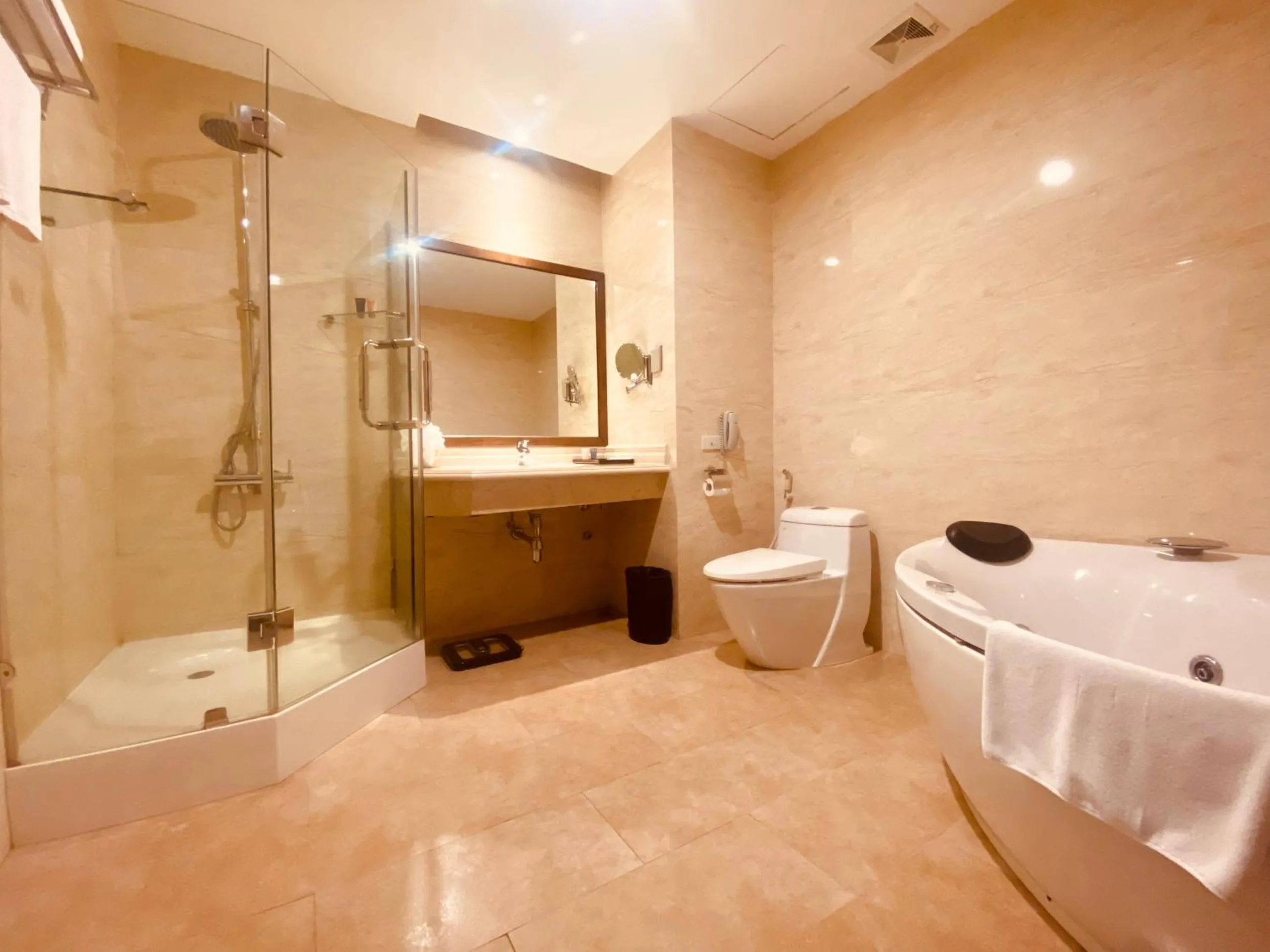 Shower in Muong Thanh Grand Ha Long Hotel