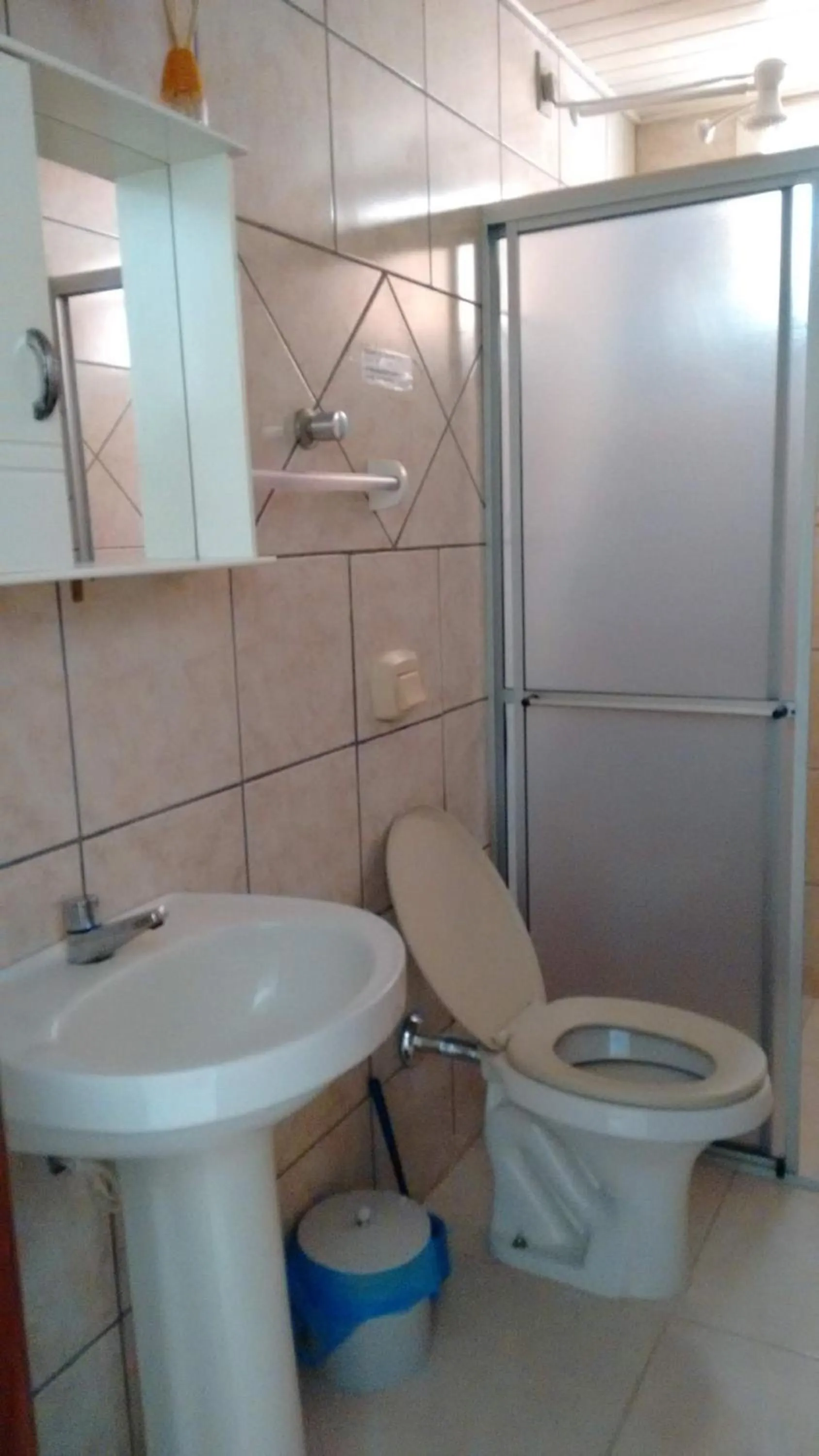 Shower in Residencial Praia Bombas