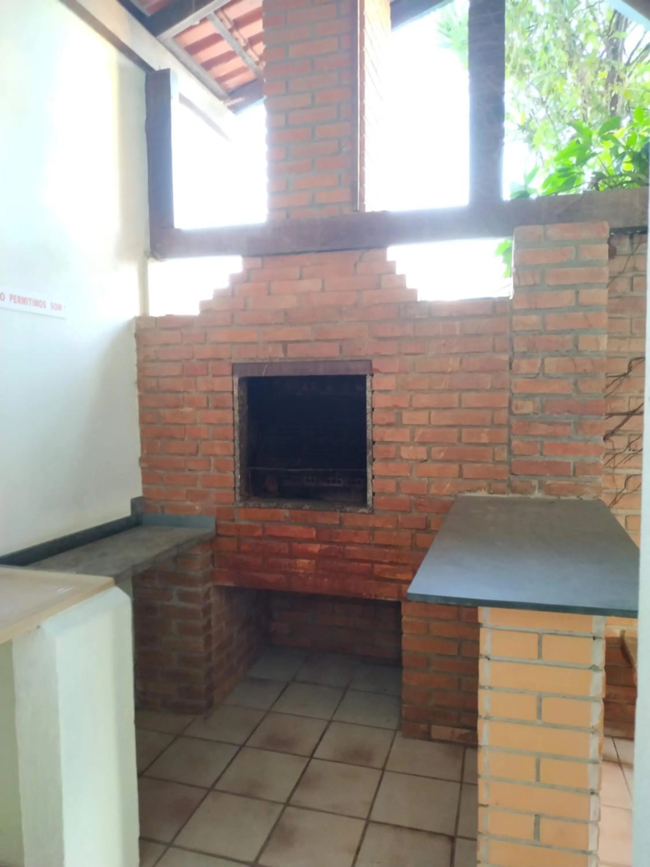 BBQ facilities in Residencial Praia Bombas