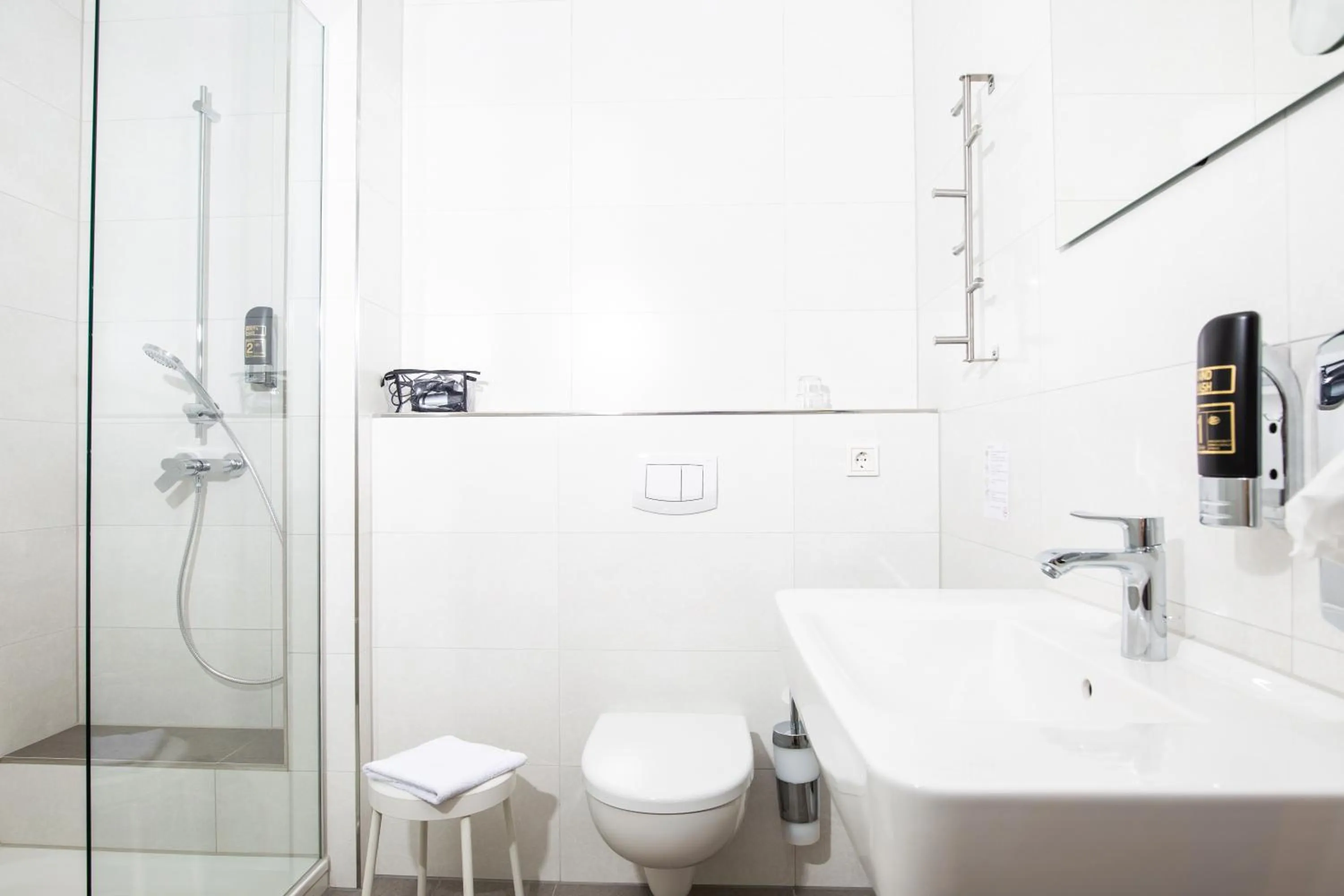 Bathroom in Hotel Haus Nachtigall - B&B