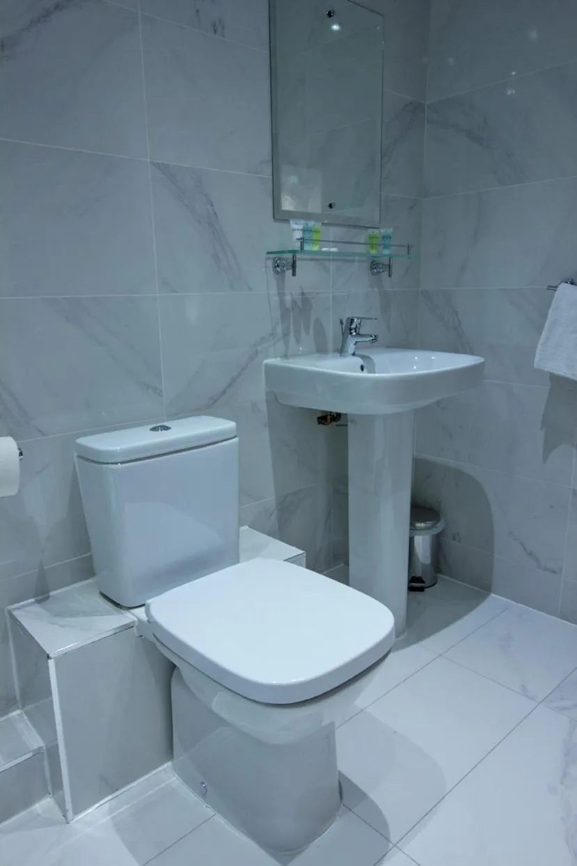 Toilet in The Castle Collection 14 Cook Street