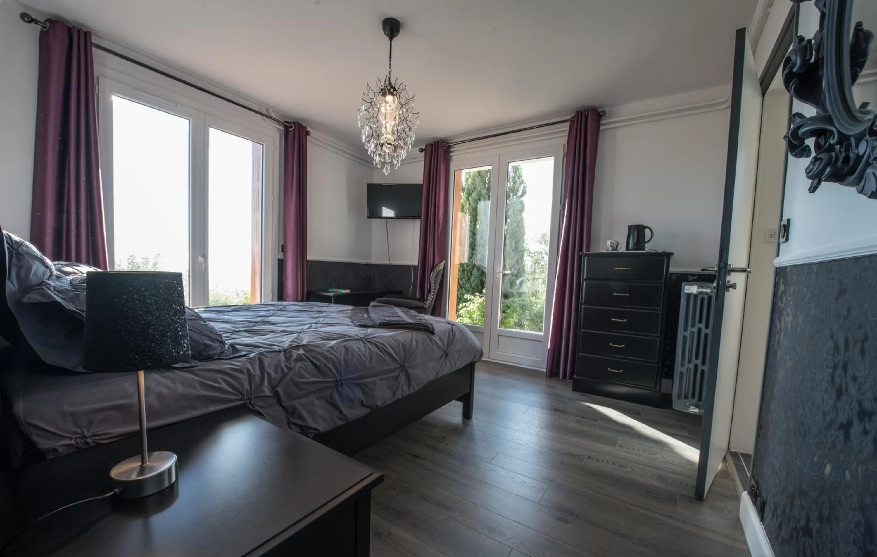 Photo of the whole room in Chambres d'hôtes Villa Volcano