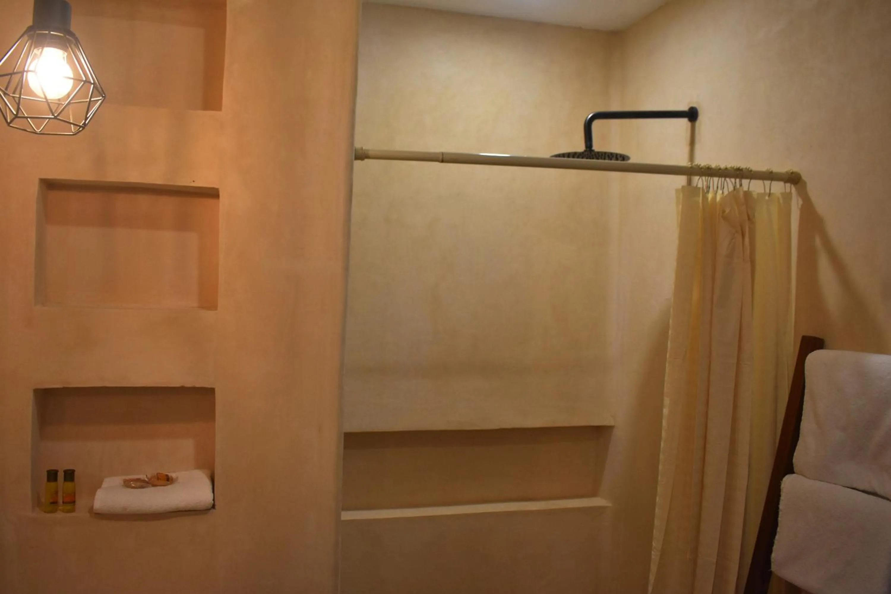 Shower in Villas Vallazoo