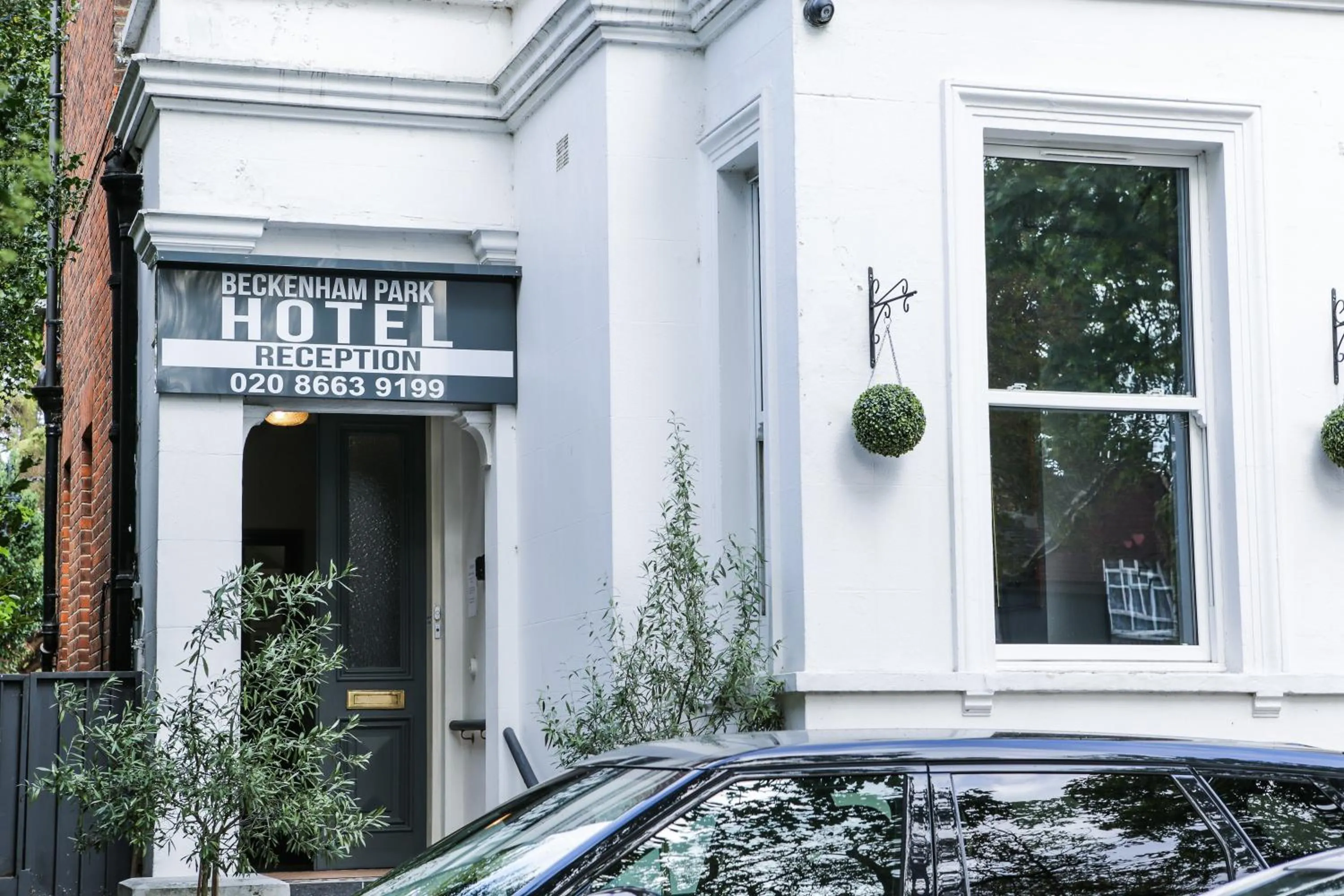 Facade/entrance in Beckenham Park Hotel
