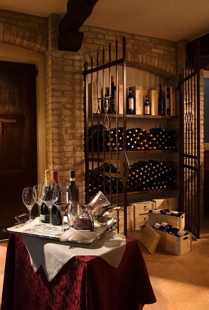 Restaurant/places to eat in Mongalletto