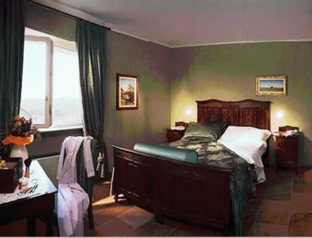 Photo of the whole room, Bed in Mongalletto