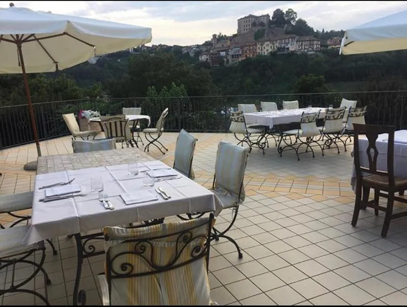 Restaurant/places to eat in Mongalletto