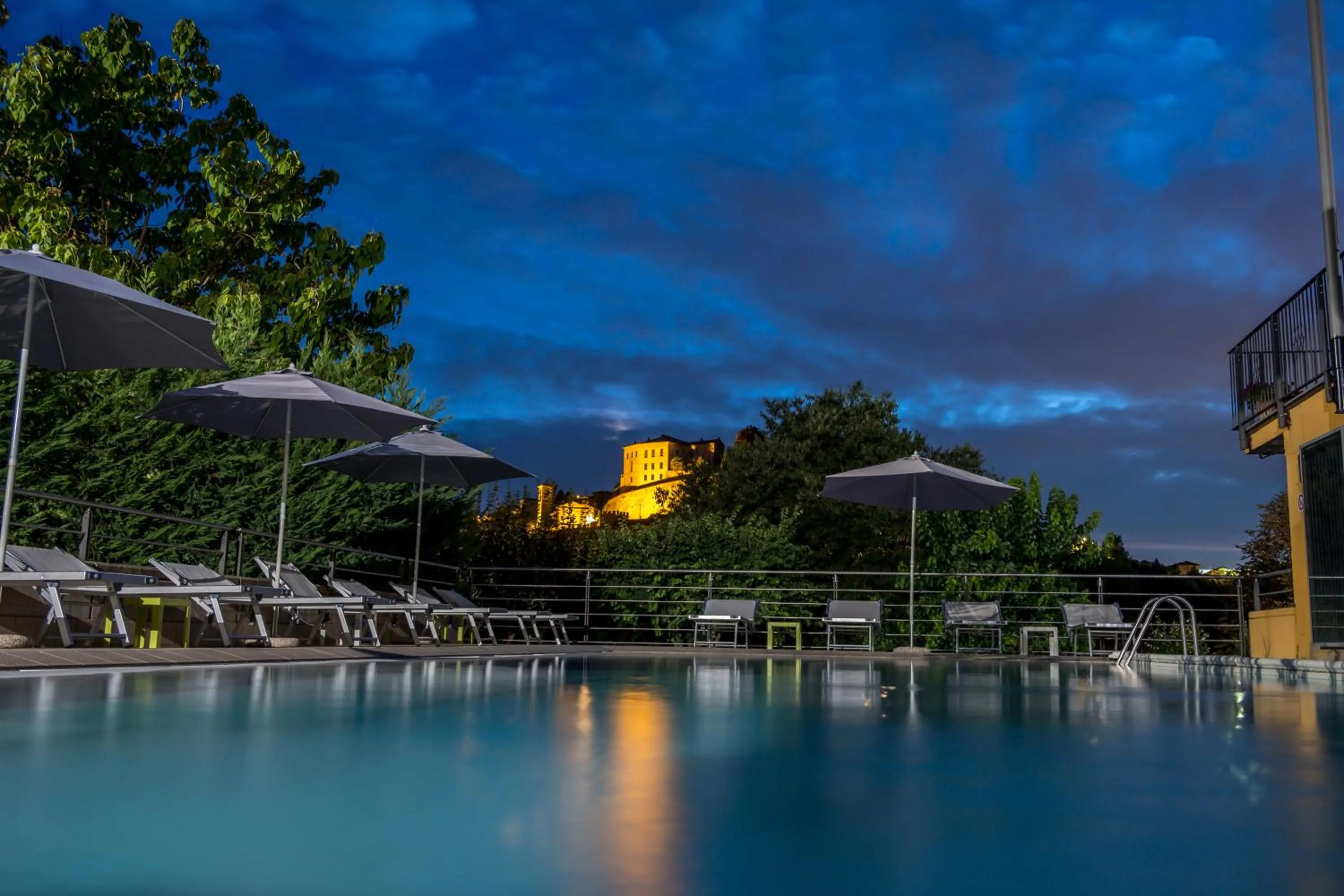 Swimming pool in Mongalletto