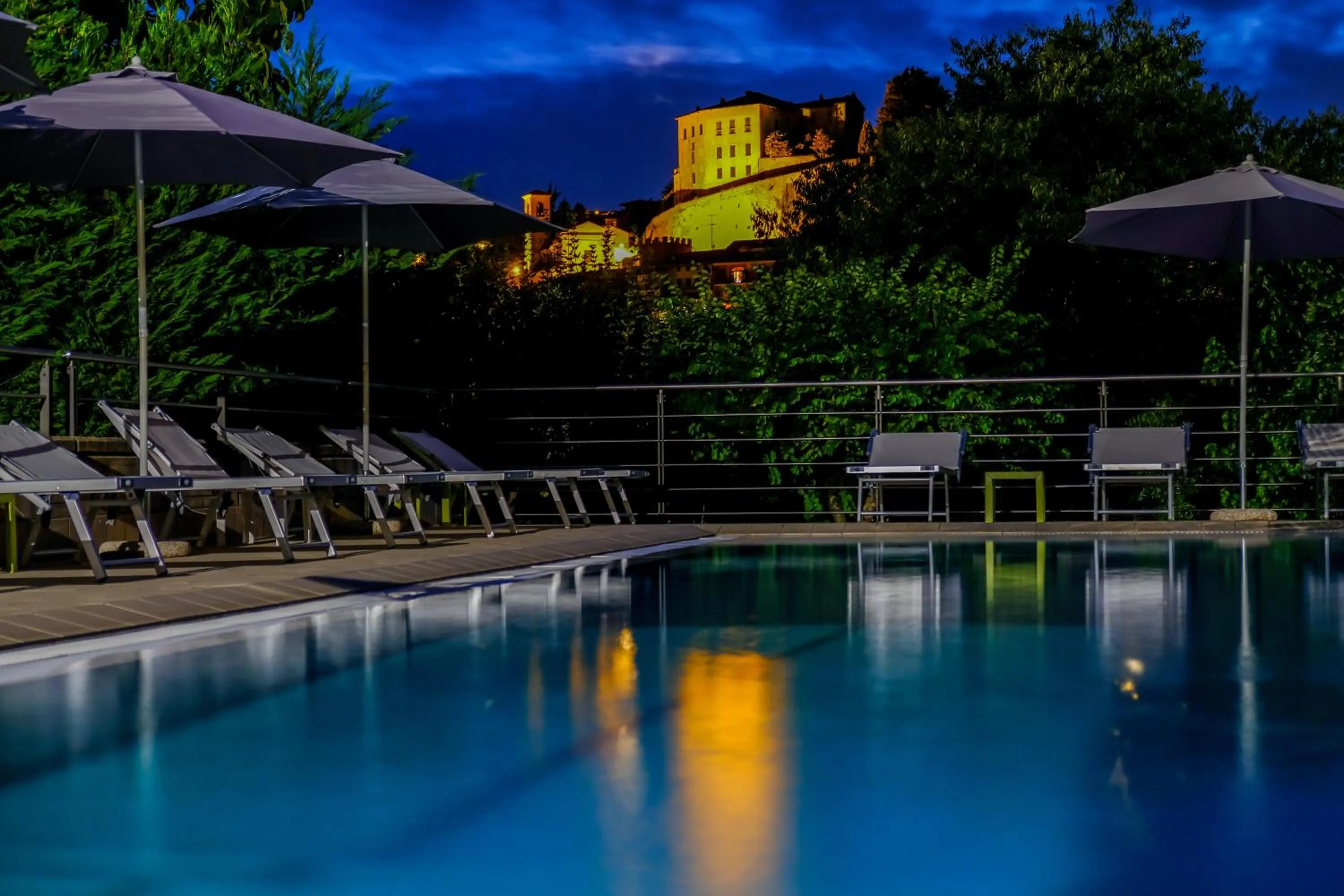 Swimming pool in Mongalletto