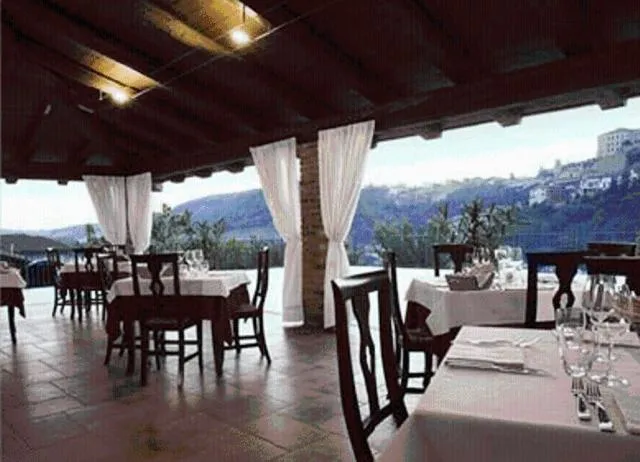 Restaurant/places to eat in Mongalletto