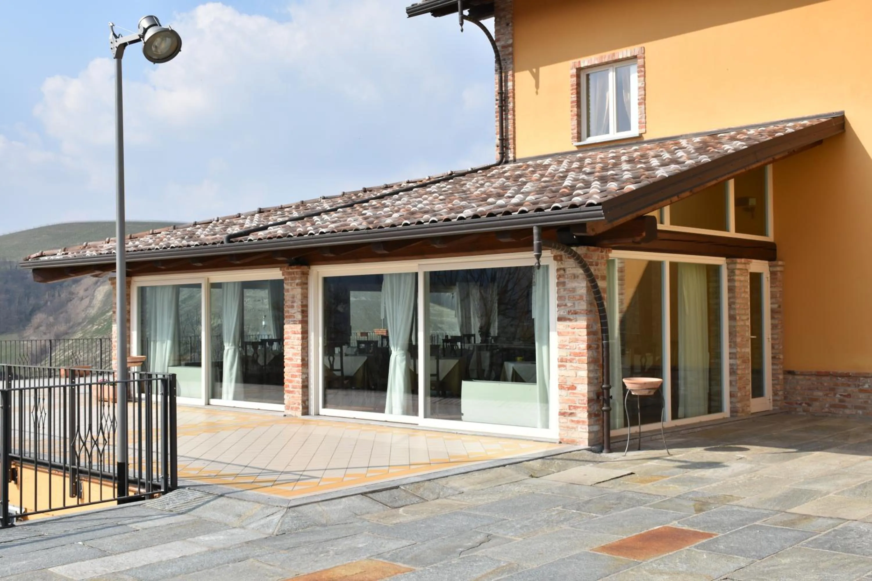 Facade/entrance in Mongalletto